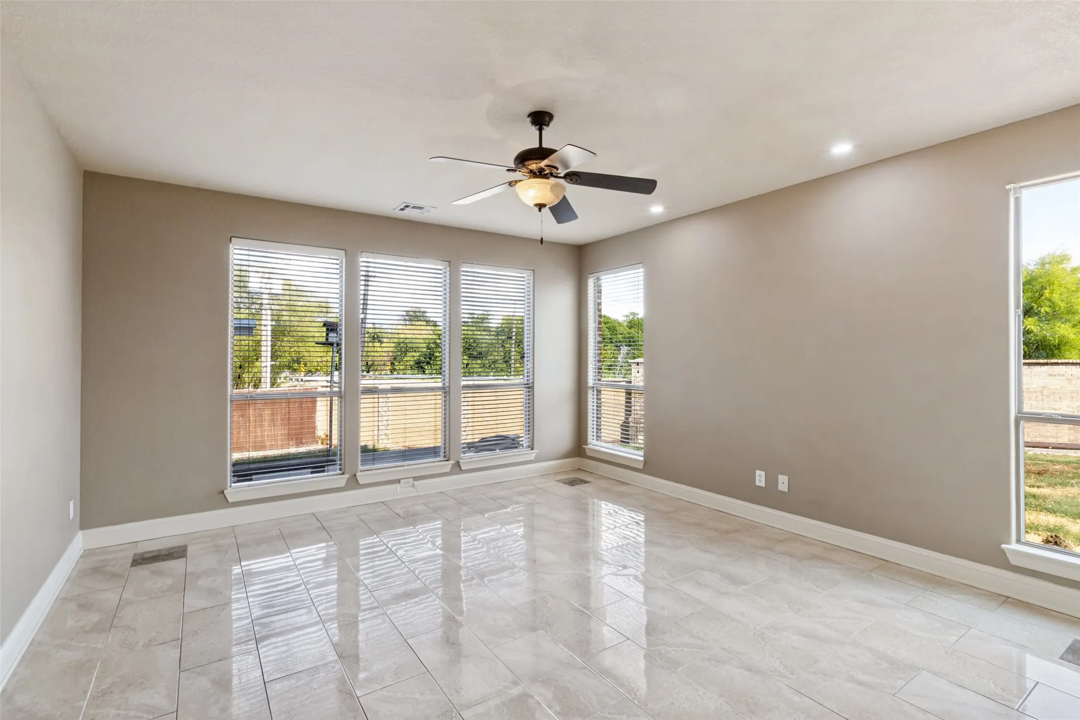 Single Family Residence For Sale in Dallas County , 6631 Crestmoor Lane, Sachse, Texas 75048, 4 Bedroom, 4 Bathroom, 2 Garage spaces, 3,167 Sqft, built in 2008, mls#21388522, Real Estate Agent in Sachse, Homes For Sale in Dallas county, Homes For Sale in Sachse, Realtor in Sachse Texas, Real Estate Brokerage Independent Realty Texas, Luminita Cordes Realtor
