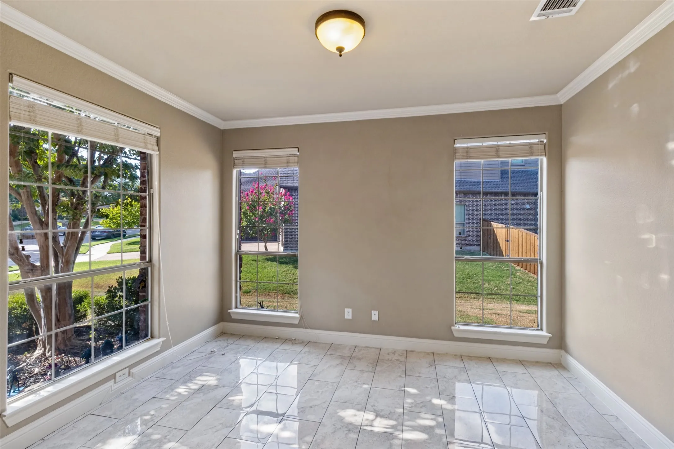 Single Family Residence For Sale in Dallas County , 6631 Crestmoor Lane, Sachse, Texas 75048, 4 Bedroom, 4 Bathroom, 2 Garage spaces, 3,167 Sqft, built in 2008, mls#21388522, Real Estate Agent in Sachse, Homes For Sale in Dallas county, Homes For Sale in Sachse, Realtor in Sachse Texas, Real Estate Brokerage Independent Realty Texas, Luminita Cordes Realtor