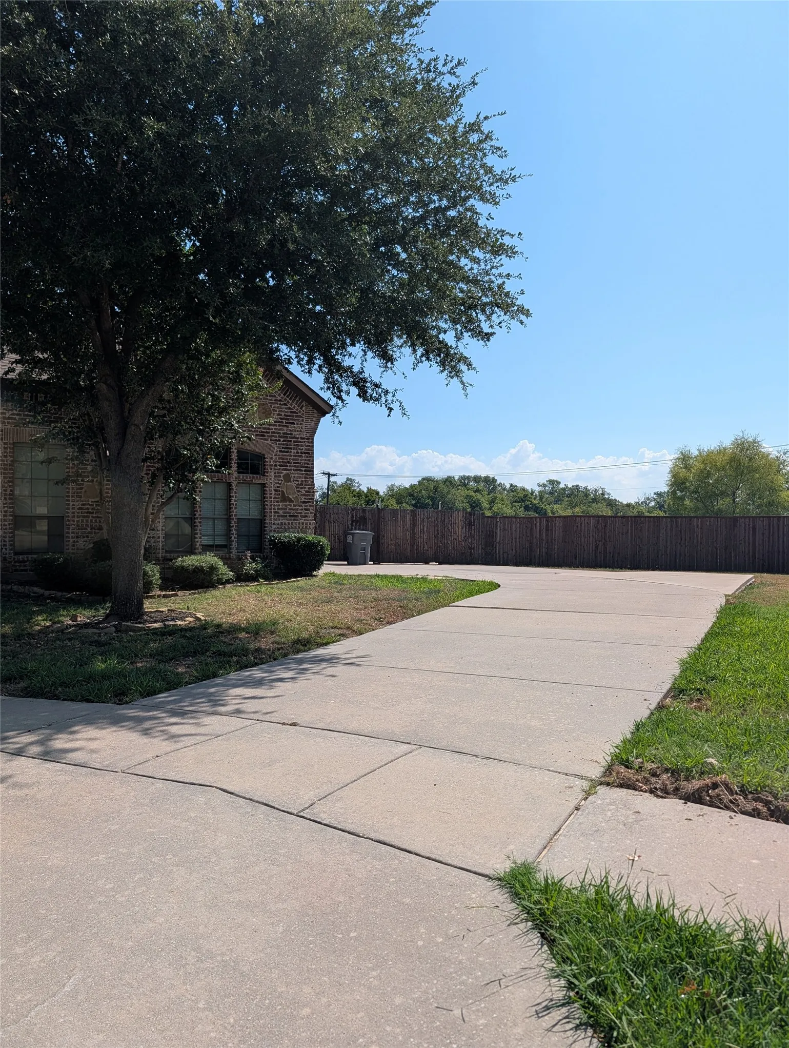 Single Family Residence For Sale in Dallas County , 6631 Crestmoor Lane, Sachse, Texas 75048, 4 Bedroom, 4 Bathroom, 2 Garage spaces, 3,167 Sqft, built in 2008, mls#21388522, Real Estate Agent in Sachse, Homes For Sale in Dallas county, Homes For Sale in Sachse, Realtor in Sachse Texas, Real Estate Brokerage Independent Realty Texas, Luminita Cordes Realtor