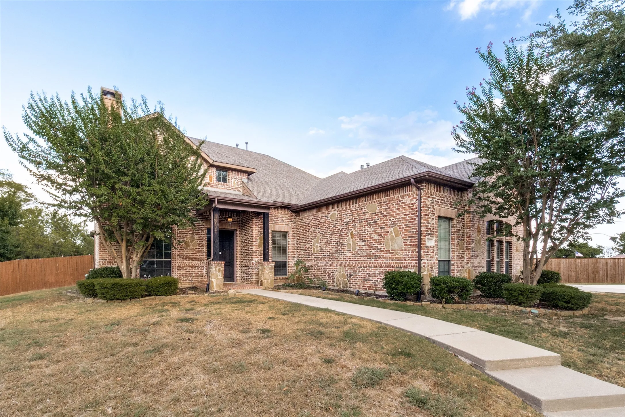 Single Family Residence For Sale in Dallas County , 6631 Crestmoor Lane, Sachse, Texas 75048, 4 Bedroom, 4 Bathroom, 2 Garage spaces, 3,167 Sqft, built in 2008, mls#21388522, Real Estate Agent in Sachse, Homes For Sale in Dallas county, Homes For Sale in Sachse, Realtor in Sachse Texas, Real Estate Brokerage Independent Realty Texas, Luminita Cordes Realtor