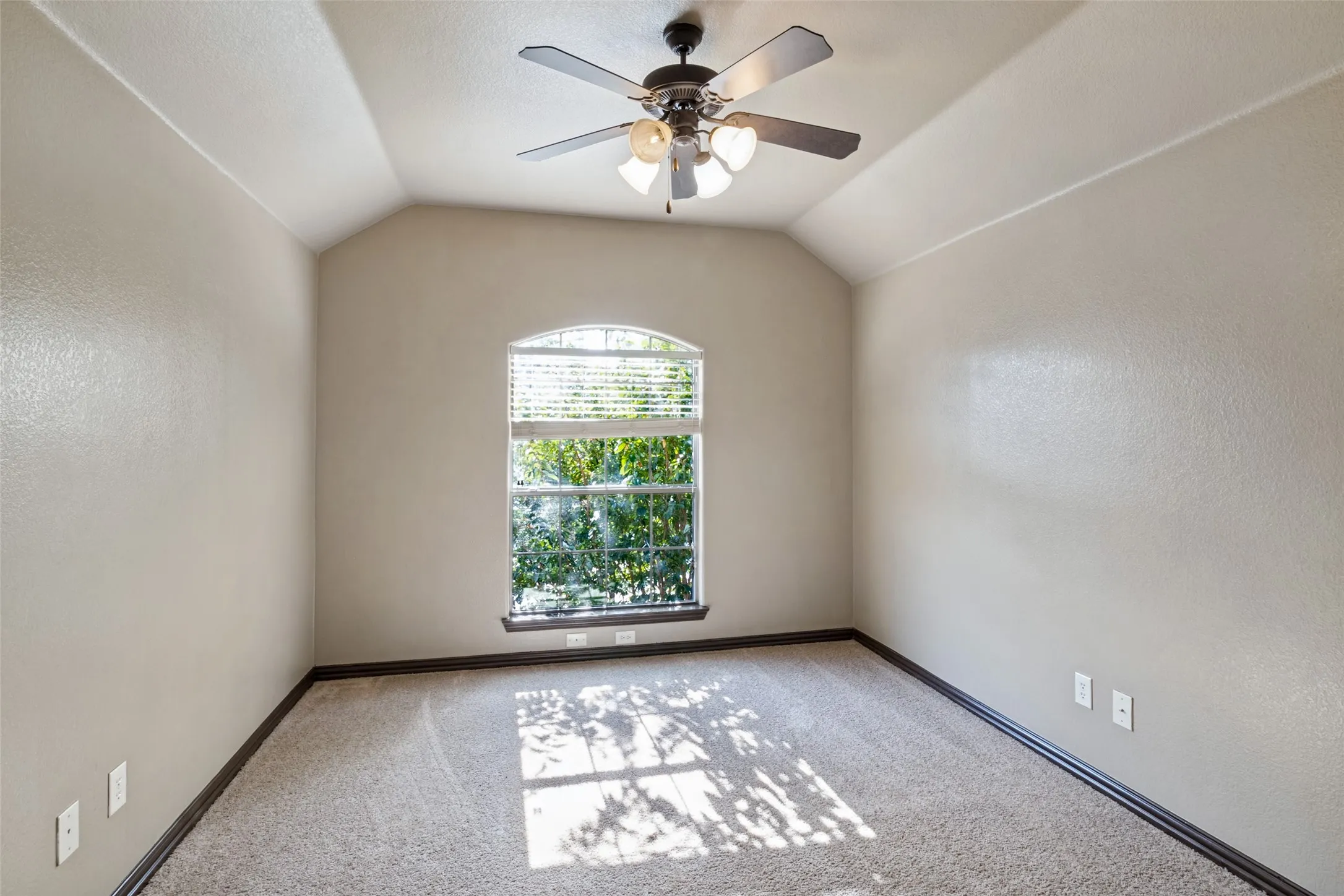 Single Family Residence For Sale in Dallas County , 6631 Crestmoor Lane, Sachse, Texas 75048, 4 Bedroom, 4 Bathroom, 2 Garage spaces, 3,167 Sqft, built in 2008, mls#21388522, Real Estate Agent in Sachse, Homes For Sale in Dallas county, Homes For Sale in Sachse, Realtor in Sachse Texas, Real Estate Brokerage Independent Realty Texas, Luminita Cordes Realtor