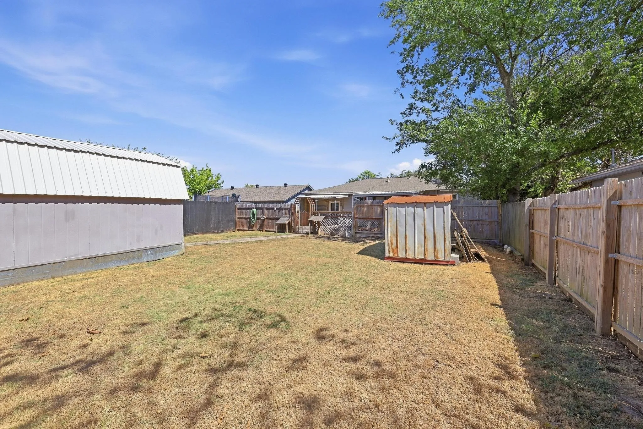 Single Family Residence For Sale in Grayson County , 309 Elm Street, Whitesboro, Texas 76273, 3 Bedroom, 1 Bathroom, Garage spaces, 1,032 Sqft, built in 1952, mls#21387951, Real Estate Agent in Whitesboro, Homes For Sale in Grayson county, Homes For Sale in Whitesboro, Realtor in Whitesboro Texas, Real Estate Brokerage Independent Realty Texas, Luminita Cordes Realtor