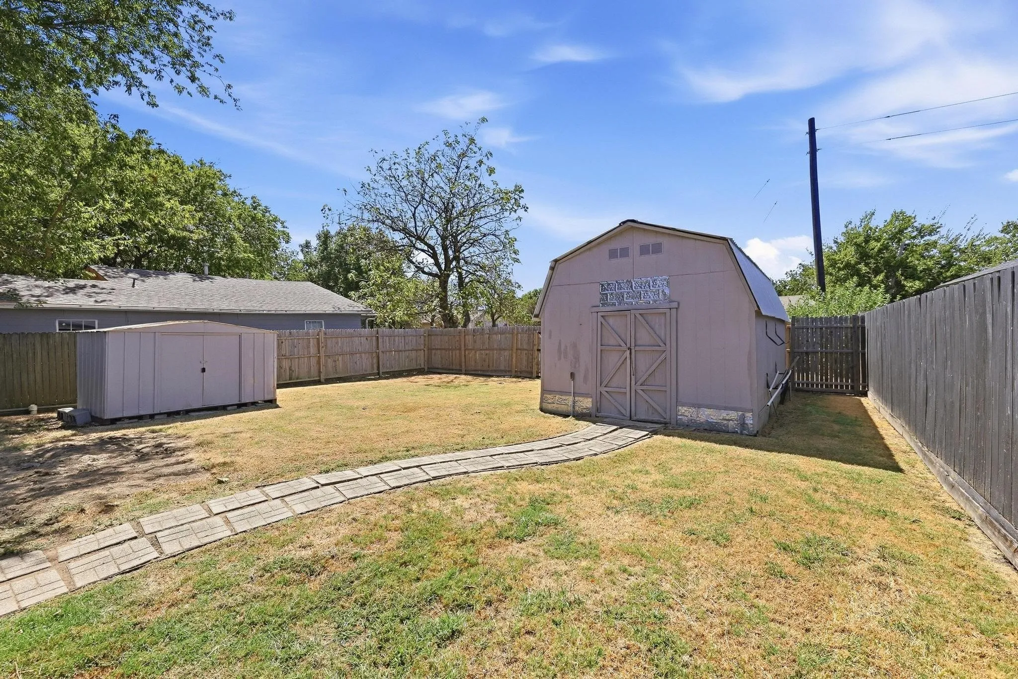 Single Family Residence For Sale in Grayson County , 309 Elm Street, Whitesboro, Texas 76273, 3 Bedroom, 1 Bathroom, Garage spaces, 1,032 Sqft, built in 1952, mls#21387951, Real Estate Agent in Whitesboro, Homes For Sale in Grayson county, Homes For Sale in Whitesboro, Realtor in Whitesboro Texas, Real Estate Brokerage Independent Realty Texas, Luminita Cordes Realtor