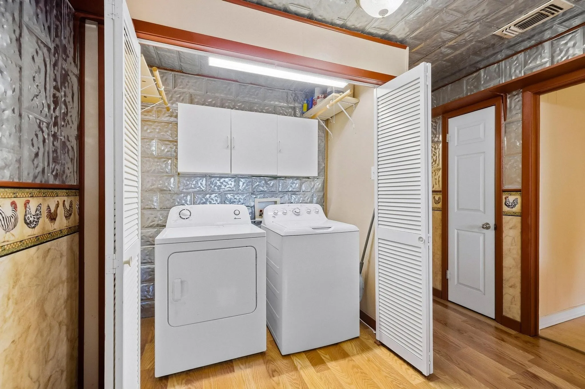Single Family Residence For Sale in Grayson County , 309 Elm Street, Whitesboro, Texas 76273, 3 Bedroom, 1 Bathroom, Garage spaces, 1,032 Sqft, built in 1952, mls#21387951, Real Estate Agent in Whitesboro, Homes For Sale in Grayson county, Homes For Sale in Whitesboro, Realtor in Whitesboro Texas, Real Estate Brokerage Independent Realty Texas, Luminita Cordes Realtor