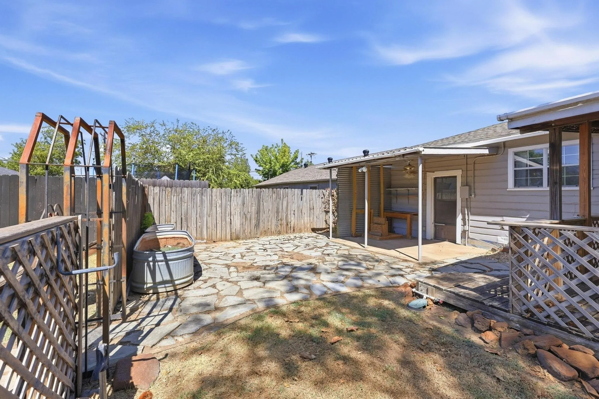 Single Family Residence For Sale in Grayson County , 309 Elm Street, Whitesboro, Texas 76273, 3 Bedroom, 1 Bathroom, Garage spaces, 1,032 Sqft, built in 1952, mls#21387951, Real Estate Agent in Whitesboro, Homes For Sale in Grayson county, Homes For Sale in Whitesboro, Realtor in Whitesboro Texas, Real Estate Brokerage Independent Realty Texas, Luminita Cordes Realtor