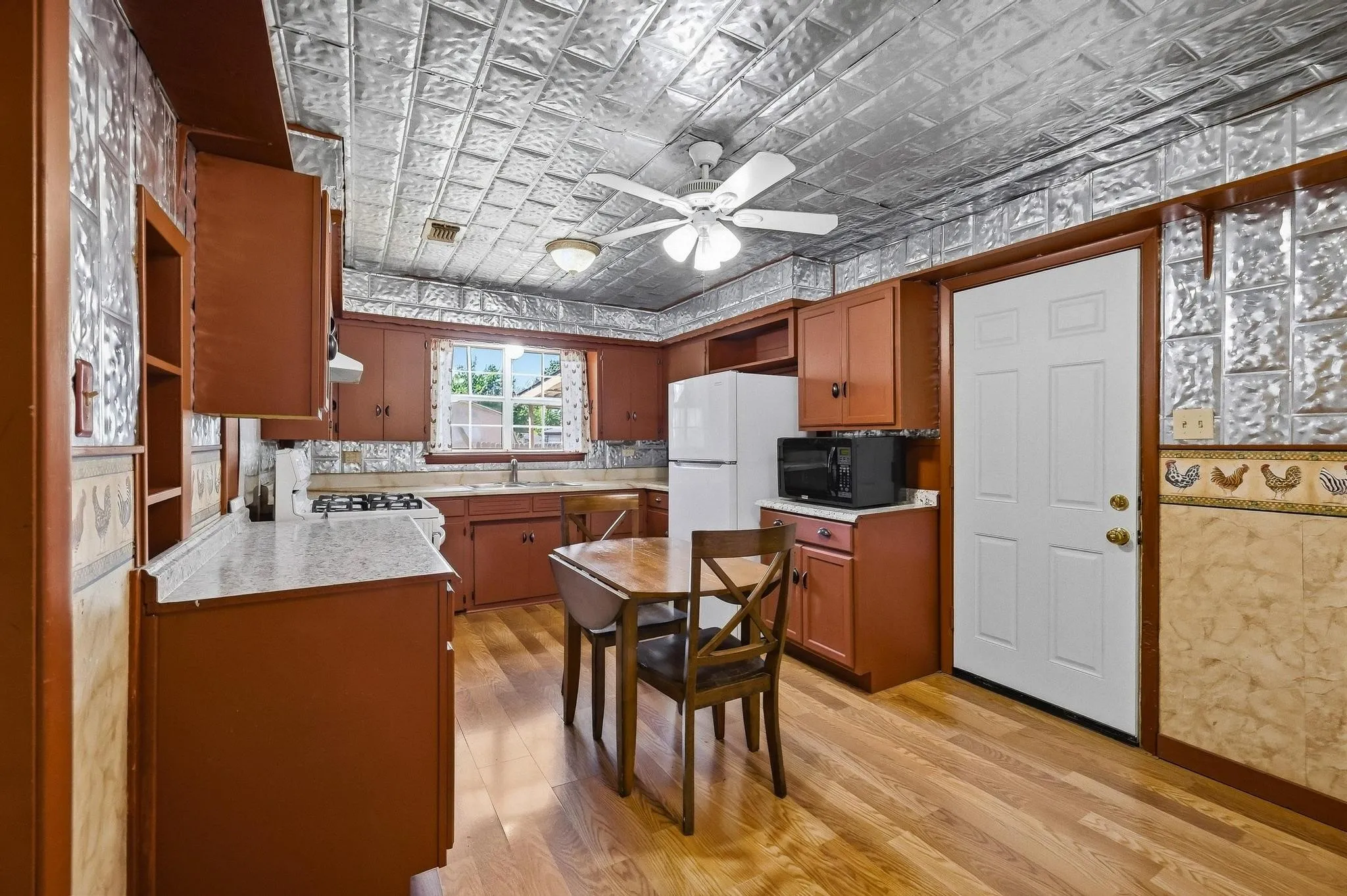 Single Family Residence For Sale in Grayson County , 309 Elm Street, Whitesboro, Texas 76273, 3 Bedroom, 1 Bathroom, Garage spaces, 1,032 Sqft, built in 1952, mls#21387951, Real Estate Agent in Whitesboro, Homes For Sale in Grayson county, Homes For Sale in Whitesboro, Realtor in Whitesboro Texas, Real Estate Brokerage Independent Realty Texas, Luminita Cordes Realtor