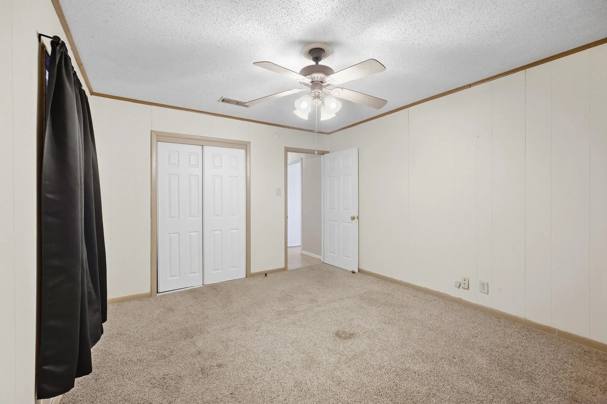 Single Family Residence For Sale in Grayson County , 309 Elm Street, Whitesboro, Texas 76273, 3 Bedroom, 1 Bathroom, Garage spaces, 1,032 Sqft, built in 1952, mls#21387951, Real Estate Agent in Whitesboro, Homes For Sale in Grayson county, Homes For Sale in Whitesboro, Realtor in Whitesboro Texas, Real Estate Brokerage Independent Realty Texas, Luminita Cordes Realtor