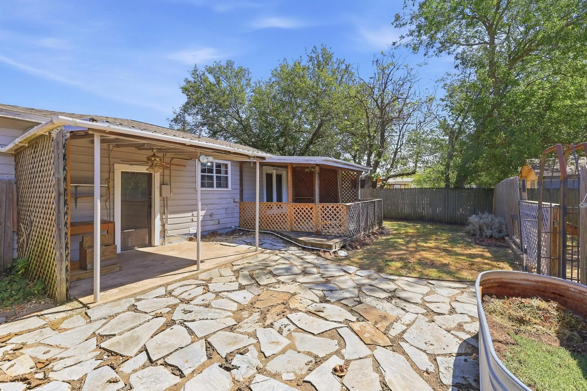 Single Family Residence For Sale in Grayson County , 309 Elm Street, Whitesboro, Texas 76273, 3 Bedroom, 1 Bathroom, Garage spaces, 1,032 Sqft, built in 1952, mls#21387951, Real Estate Agent in Whitesboro, Homes For Sale in Grayson county, Homes For Sale in Whitesboro, Realtor in Whitesboro Texas, Real Estate Brokerage Independent Realty Texas, Luminita Cordes Realtor