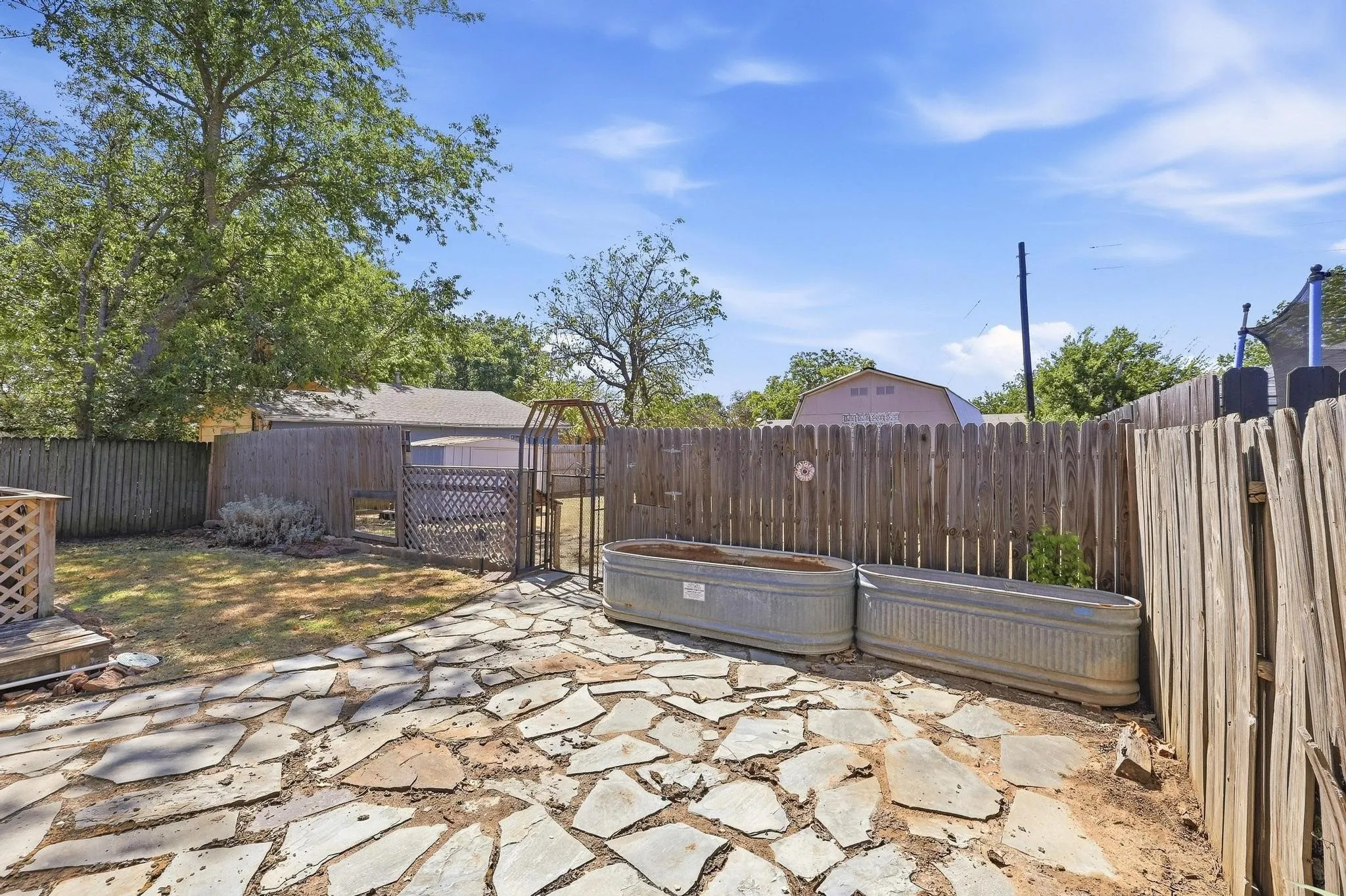 Single Family Residence For Sale in Grayson County , 309 Elm Street, Whitesboro, Texas 76273, 3 Bedroom, 1 Bathroom, Garage spaces, 1,032 Sqft, built in 1952, mls#21387951, Real Estate Agent in Whitesboro, Homes For Sale in Grayson county, Homes For Sale in Whitesboro, Realtor in Whitesboro Texas, Real Estate Brokerage Independent Realty Texas, Luminita Cordes Realtor