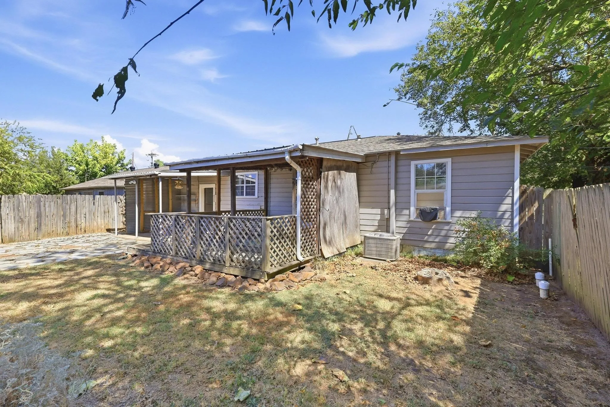 Single Family Residence For Sale in Grayson County , 309 Elm Street, Whitesboro, Texas 76273, 3 Bedroom, 1 Bathroom, Garage spaces, 1,032 Sqft, built in 1952, mls#21387951, Real Estate Agent in Whitesboro, Homes For Sale in Grayson county, Homes For Sale in Whitesboro, Realtor in Whitesboro Texas, Real Estate Brokerage Independent Realty Texas, Luminita Cordes Realtor