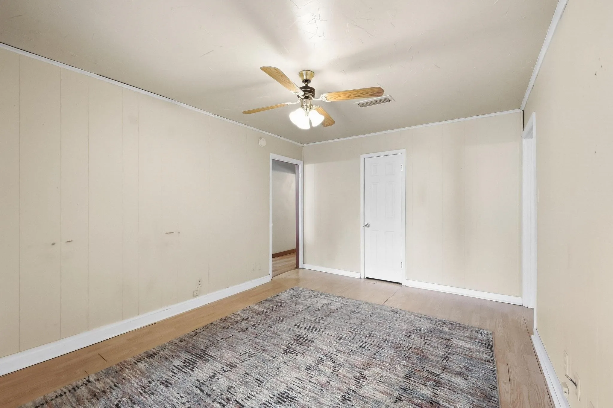 Single Family Residence For Sale in Grayson County , 309 Elm Street, Whitesboro, Texas 76273, 3 Bedroom, 1 Bathroom, Garage spaces, 1,032 Sqft, built in 1952, mls#21387951, Real Estate Agent in Whitesboro, Homes For Sale in Grayson county, Homes For Sale in Whitesboro, Realtor in Whitesboro Texas, Real Estate Brokerage Independent Realty Texas, Luminita Cordes Realtor
