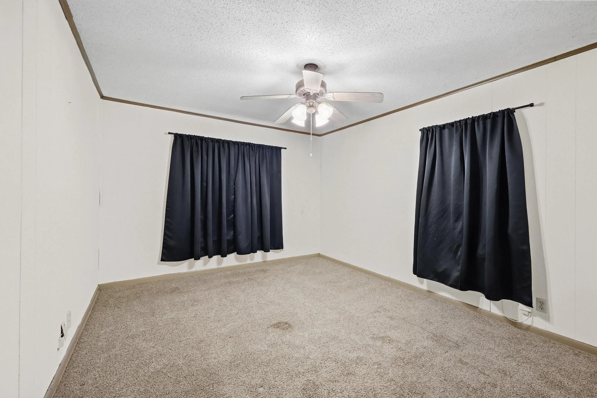 Single Family Residence For Sale in Grayson County , 309 Elm Street, Whitesboro, Texas 76273, 3 Bedroom, 1 Bathroom, Garage spaces, 1,032 Sqft, built in 1952, mls#21387951, Real Estate Agent in Whitesboro, Homes For Sale in Grayson county, Homes For Sale in Whitesboro, Realtor in Whitesboro Texas, Real Estate Brokerage Independent Realty Texas, Luminita Cordes Realtor
