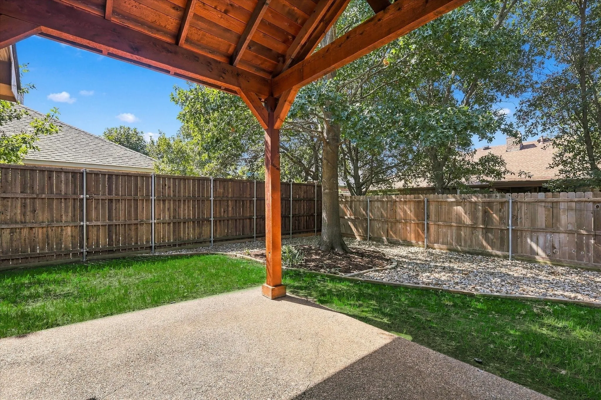 Single Family Residence For Sale in Denton County , 1109 Oakhollow Drive, Corinth, Texas 76210, 4 Bedroom, 3 Bathroom, 2 Garage spaces, 2,974 Sqft, built in 1997, mls#21377781, Real Estate Agent in Corinth, Homes For Sale in Denton county, Homes For Sale in Corinth, Realtor in Corinth Texas, Real Estate Brokerage Independent Realty Texas, Luminita Cordes Realtor