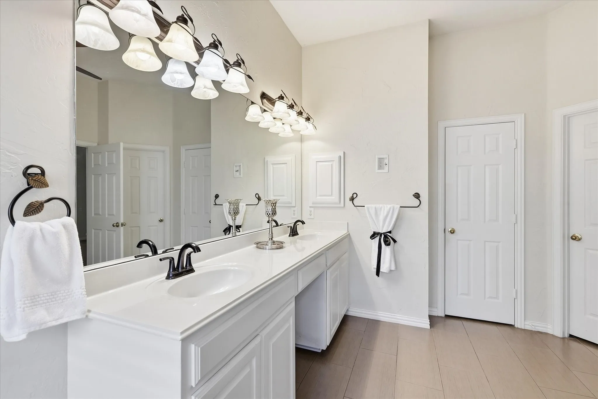 Single Family Residence For Sale in Denton County , 1109 Oakhollow Drive, Corinth, Texas 76210, 4 Bedroom, 3 Bathroom, 2 Garage spaces, 2,974 Sqft, built in 1997, mls#21377781, Real Estate Agent in Corinth, Homes For Sale in Denton county, Homes For Sale in Corinth, Realtor in Corinth Texas, Real Estate Brokerage Independent Realty Texas, Luminita Cordes Realtor