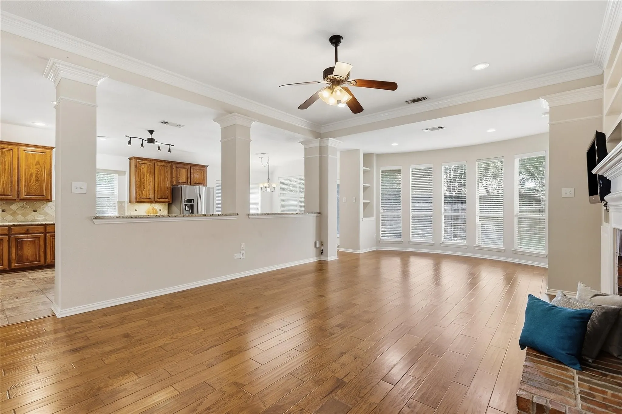 Single Family Residence For Sale in Denton County , 1109 Oakhollow Drive, Corinth, Texas 76210, 4 Bedroom, 3 Bathroom, 2 Garage spaces, 2,974 Sqft, built in 1997, mls#21377781, Real Estate Agent in Corinth, Homes For Sale in Denton county, Homes For Sale in Corinth, Realtor in Corinth Texas, Real Estate Brokerage Independent Realty Texas, Luminita Cordes Realtor