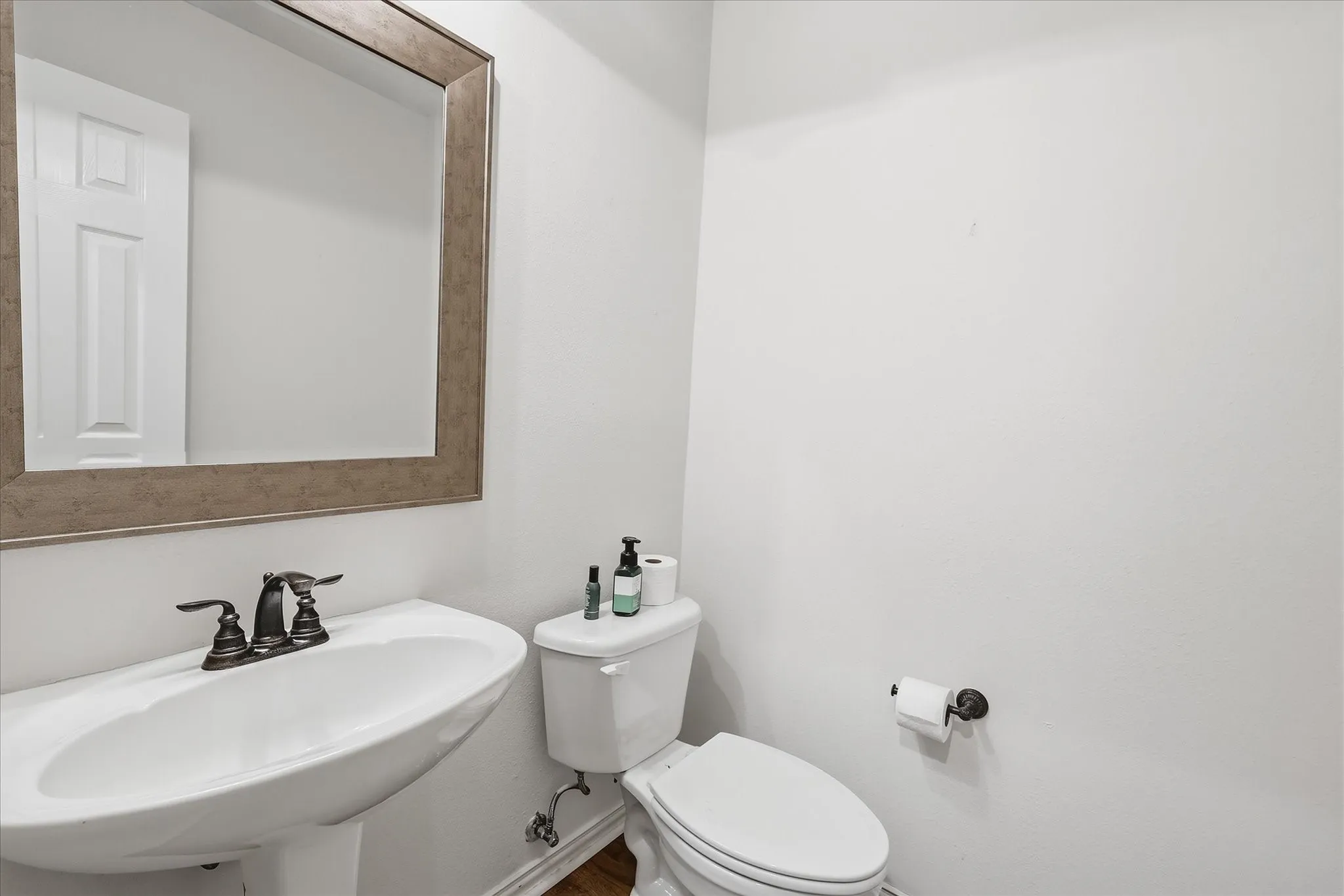 Single Family Residence For Sale in Denton County , 1109 Oakhollow Drive, Corinth, Texas 76210, 4 Bedroom, 3 Bathroom, 2 Garage spaces, 2,974 Sqft, built in 1997, mls#21377781, Real Estate Agent in Corinth, Homes For Sale in Denton county, Homes For Sale in Corinth, Realtor in Corinth Texas, Real Estate Brokerage Independent Realty Texas, Luminita Cordes Realtor