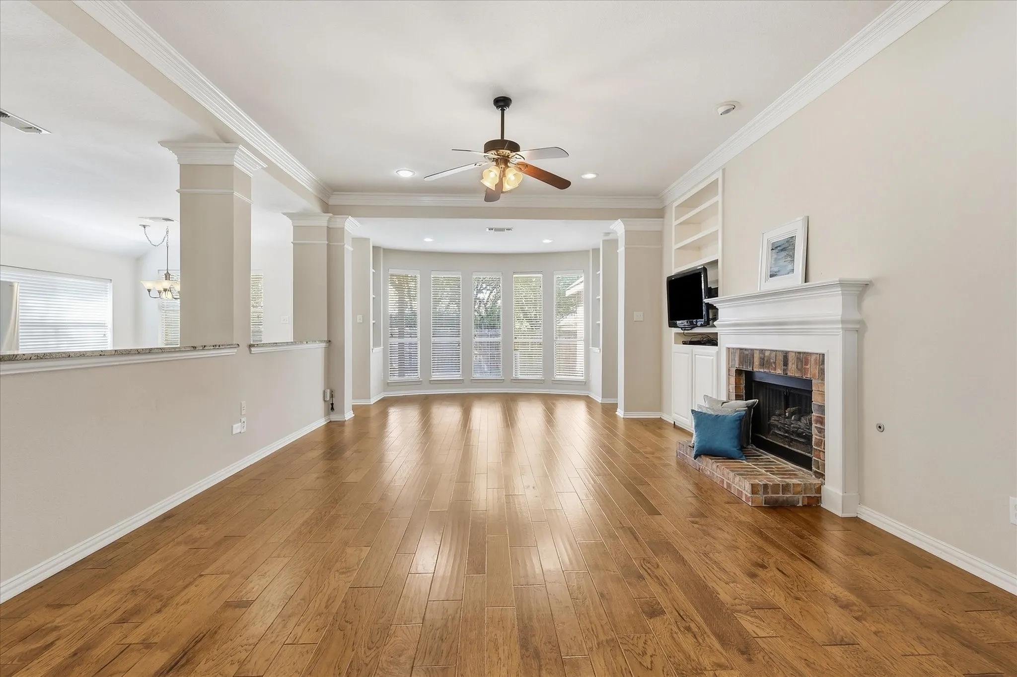 Single Family Residence For Sale in Denton County , 1109 Oakhollow Drive, Corinth, Texas 76210, 4 Bedroom, 3 Bathroom, 2 Garage spaces, 2,974 Sqft, built in 1997, mls#21377781, Real Estate Agent in Corinth, Homes For Sale in Denton county, Homes For Sale in Corinth, Realtor in Corinth Texas, Real Estate Brokerage Independent Realty Texas, Luminita Cordes Realtor