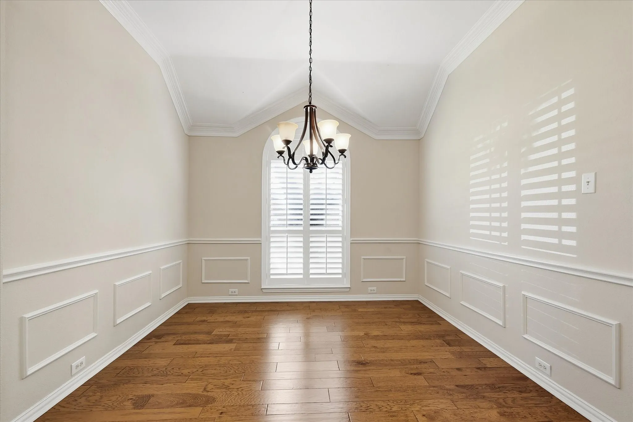 Single Family Residence For Sale in Denton County , 1109 Oakhollow Drive, Corinth, Texas 76210, 4 Bedroom, 3 Bathroom, 2 Garage spaces, 2,974 Sqft, built in 1997, mls#21377781, Real Estate Agent in Corinth, Homes For Sale in Denton county, Homes For Sale in Corinth, Realtor in Corinth Texas, Real Estate Brokerage Independent Realty Texas, Luminita Cordes Realtor