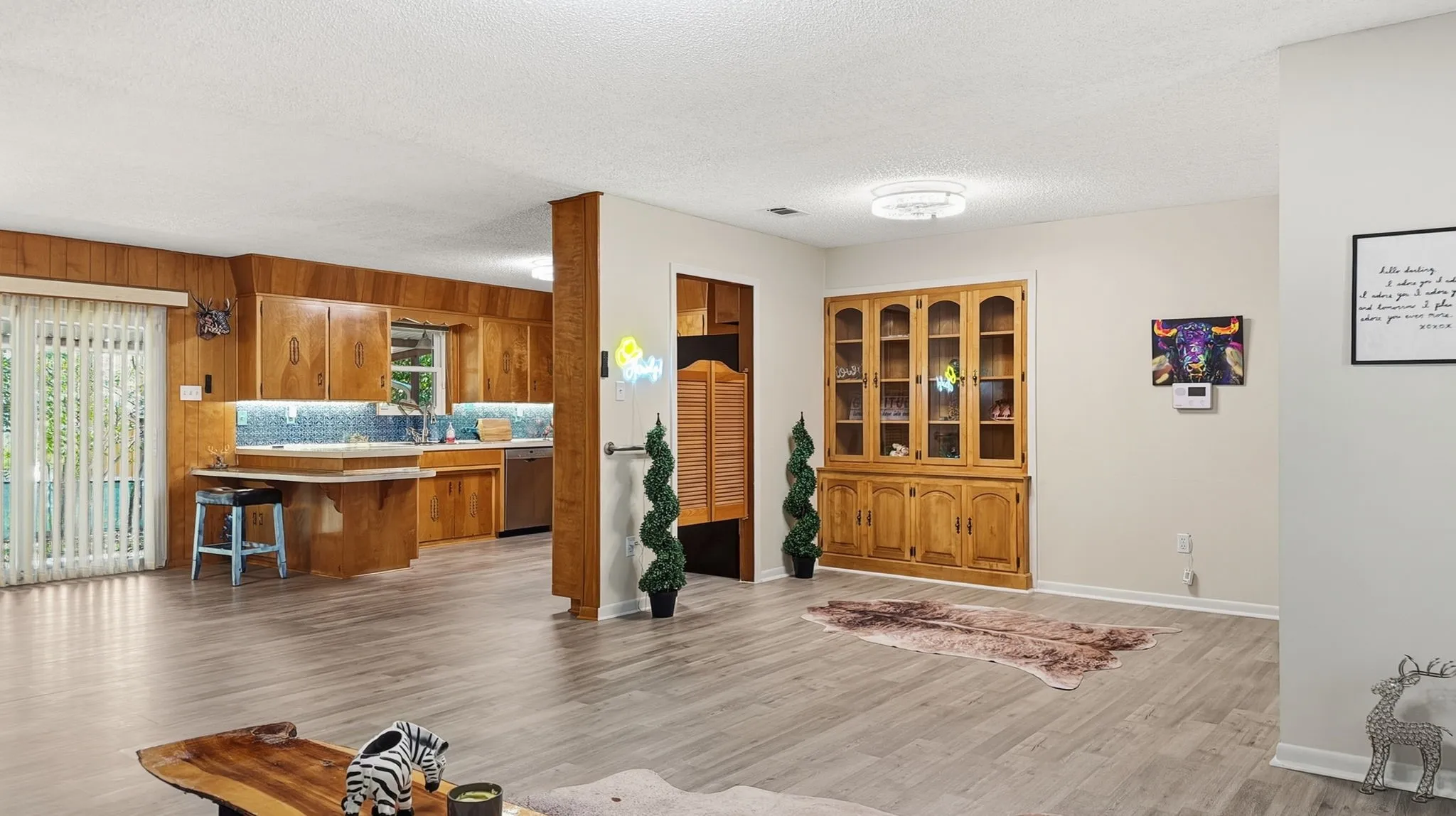 Single Family Residence For Sale in Coryell County , 2512 Lowrey Drive, Gatesville, Texas 76528, 3 Bedroom, 3 Bathroom, 1 Garage spaces, 1,674 Sqft, built in 1981, mls#21388511, Real Estate Agent in Gatesville, Homes For Sale in Coryell county, Homes For Sale in Gatesville, Realtor in Gatesville Texas, Real Estate Brokerage Independent Realty Texas, Luminita Cordes Realtor