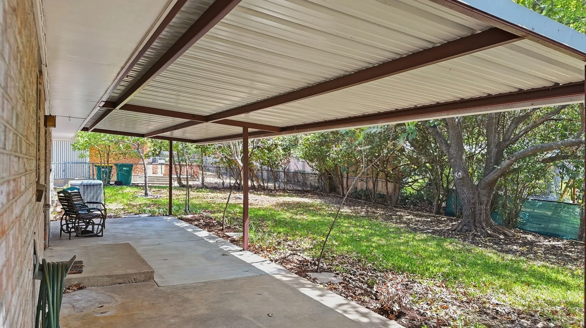 Single Family Residence For Sale in Coryell County , 2512 Lowrey Drive, Gatesville, Texas 76528, 3 Bedroom, 3 Bathroom, 1 Garage spaces, 1,674 Sqft, built in 1981, mls#21388511, Real Estate Agent in Gatesville, Homes For Sale in Coryell county, Homes For Sale in Gatesville, Realtor in Gatesville Texas, Real Estate Brokerage Independent Realty Texas, Luminita Cordes Realtor