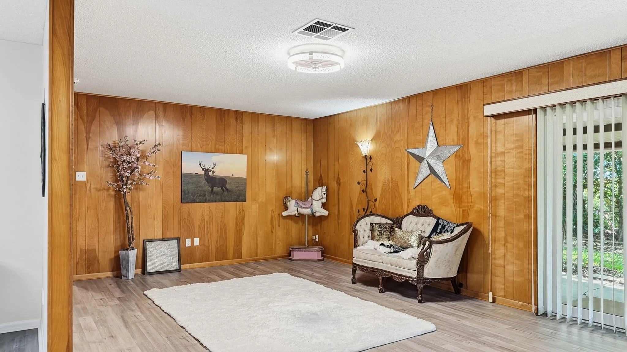 Single Family Residence For Sale in Coryell County , 2512 Lowrey Drive, Gatesville, Texas 76528, 3 Bedroom, 3 Bathroom, 1 Garage spaces, 1,674 Sqft, built in 1981, mls#21388511, Real Estate Agent in Gatesville, Homes For Sale in Coryell county, Homes For Sale in Gatesville, Realtor in Gatesville Texas, Real Estate Brokerage Independent Realty Texas, Luminita Cordes Realtor