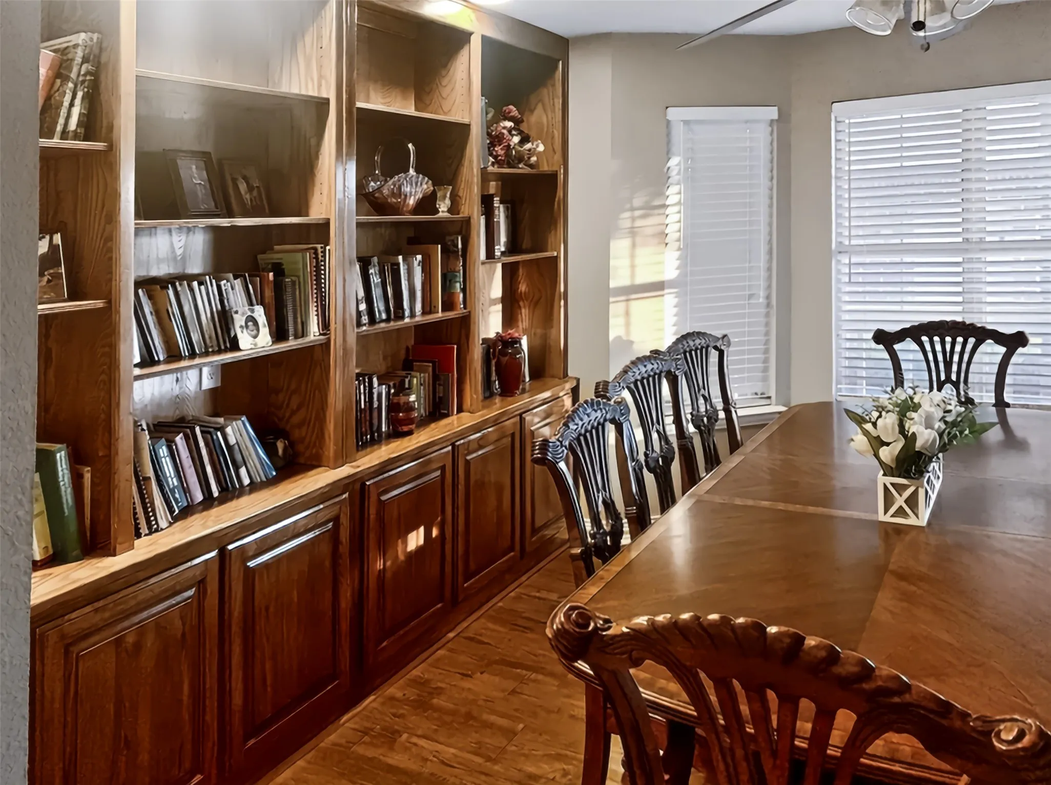 Single Family Residence For Sale in Wise County , 1189 Heritage Creek Drive, Rhome, Texas 76078, 4 Bedroom, 3 Bathroom, 4 Garage spaces, 3,599 Sqft, built in 2001, mls#21387360, Real Estate Agent in Rhome, Homes For Sale in Wise county, Homes For Sale in Rhome, Realtor in Rhome Texas, Real Estate Brokerage Independent Realty Texas, Luminita Cordes Realtor