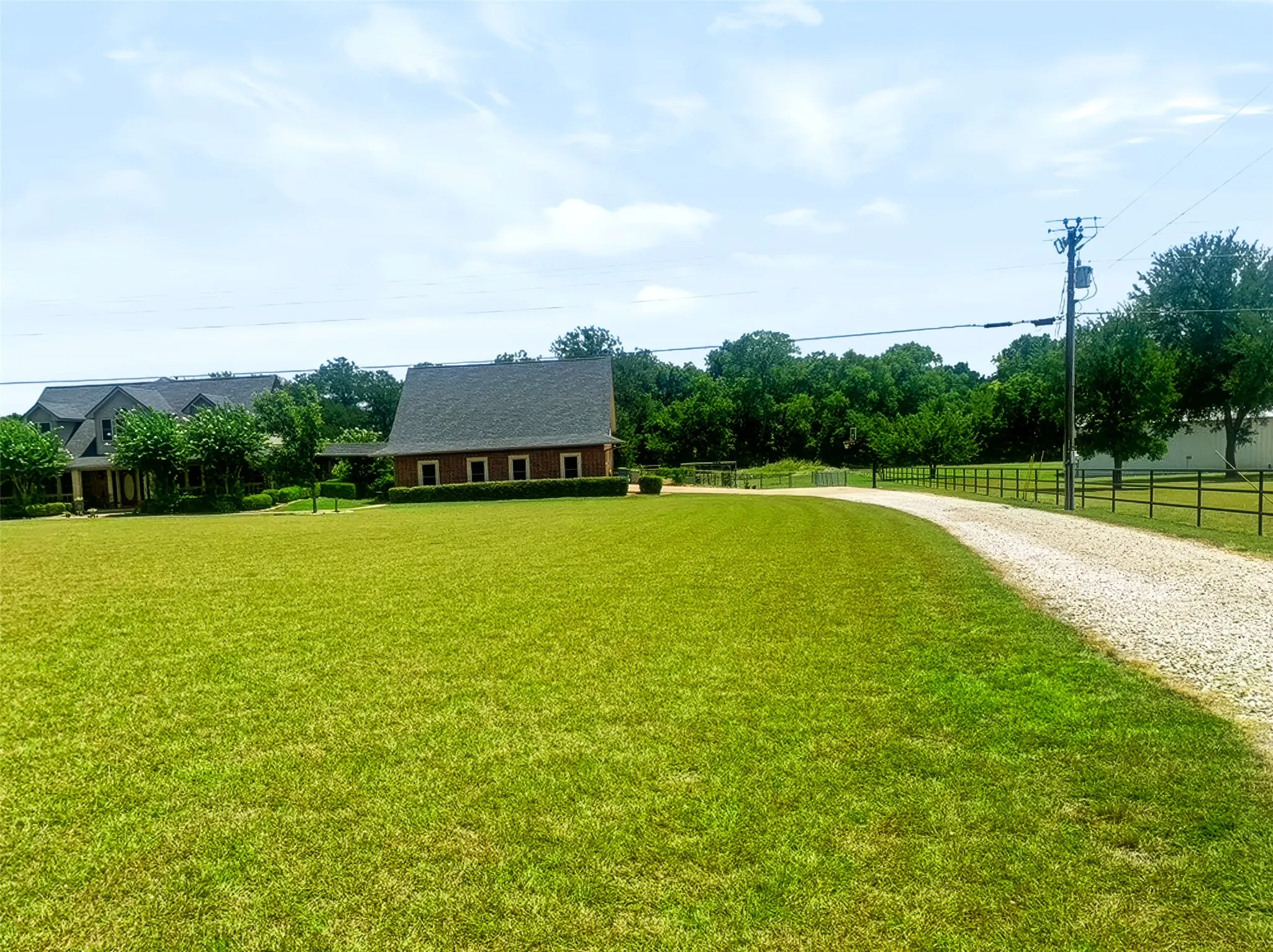 Single Family Residence For Sale in Wise County , 1189 Heritage Creek Drive, Rhome, Texas 76078, 4 Bedroom, 3 Bathroom, 4 Garage spaces, 3,599 Sqft, built in 2001, mls#21387360, Real Estate Agent in Rhome, Homes For Sale in Wise county, Homes For Sale in Rhome, Realtor in Rhome Texas, Real Estate Brokerage Independent Realty Texas, Luminita Cordes Realtor