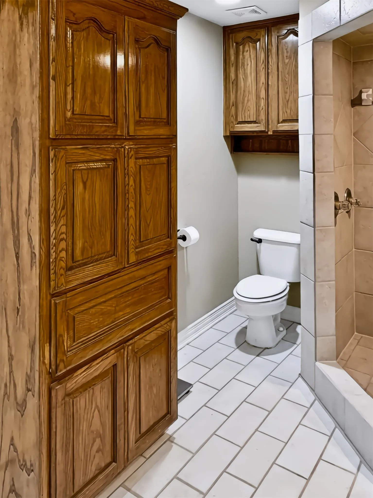 Single Family Residence For Sale in Wise County , 1189 Heritage Creek Drive, Rhome, Texas 76078, 4 Bedroom, 3 Bathroom, 4 Garage spaces, 3,599 Sqft, built in 2001, mls#21387360, Real Estate Agent in Rhome, Homes For Sale in Wise county, Homes For Sale in Rhome, Realtor in Rhome Texas, Real Estate Brokerage Independent Realty Texas, Luminita Cordes Realtor