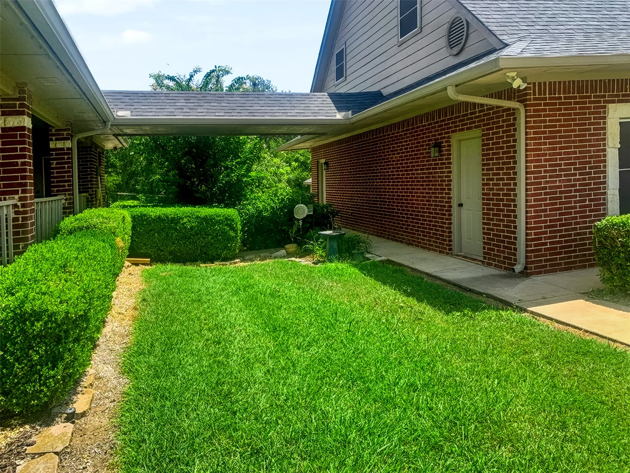 Single Family Residence For Sale in Wise County , 1189 Heritage Creek Drive, Rhome, Texas 76078, 4 Bedroom, 3 Bathroom, 4 Garage spaces, 3,599 Sqft, built in 2001, mls#21387360, Real Estate Agent in Rhome, Homes For Sale in Wise county, Homes For Sale in Rhome, Realtor in Rhome Texas, Real Estate Brokerage Independent Realty Texas, Luminita Cordes Realtor