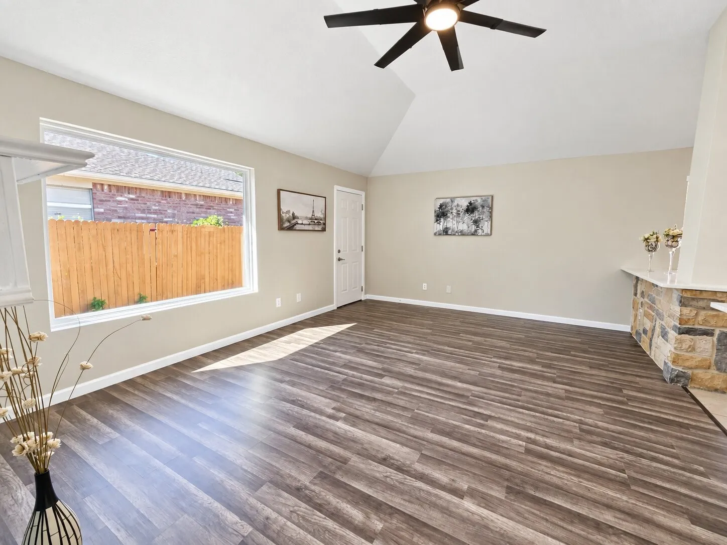 Single Family Residence For Sale in Tarrant County , 800 Castlewick Court, Arlington, Texas 76018, 3 Bedroom, 2 Bathroom, 2 Garage spaces, 1,456 Sqft, built in 1998, mls#21388527, Real Estate Agent in Arlington, Homes For Sale in Tarrant county, Homes For Sale in Arlington, Realtor in Arlington Texas, Real Estate Brokerage Independent Realty Texas, Luminita Cordes Realtor
