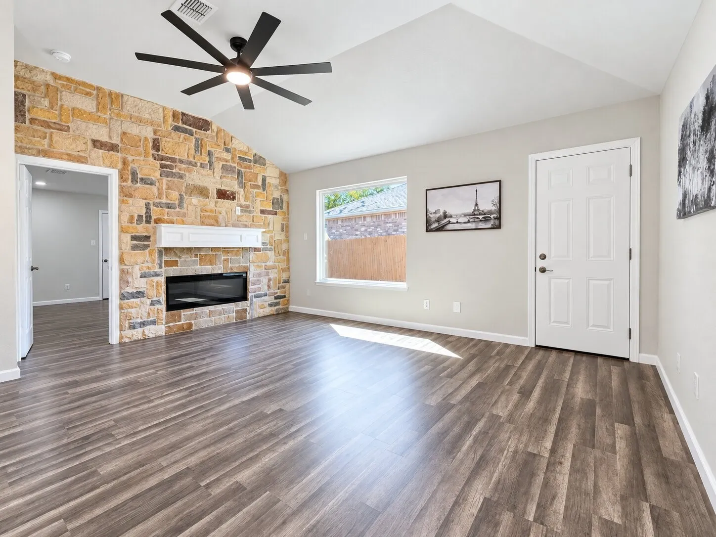 Single Family Residence For Sale in Tarrant County , 800 Castlewick Court, Arlington, Texas 76018, 3 Bedroom, 2 Bathroom, 2 Garage spaces, 1,456 Sqft, built in 1998, mls#21388527, Real Estate Agent in Arlington, Homes For Sale in Tarrant county, Homes For Sale in Arlington, Realtor in Arlington Texas, Real Estate Brokerage Independent Realty Texas, Luminita Cordes Realtor