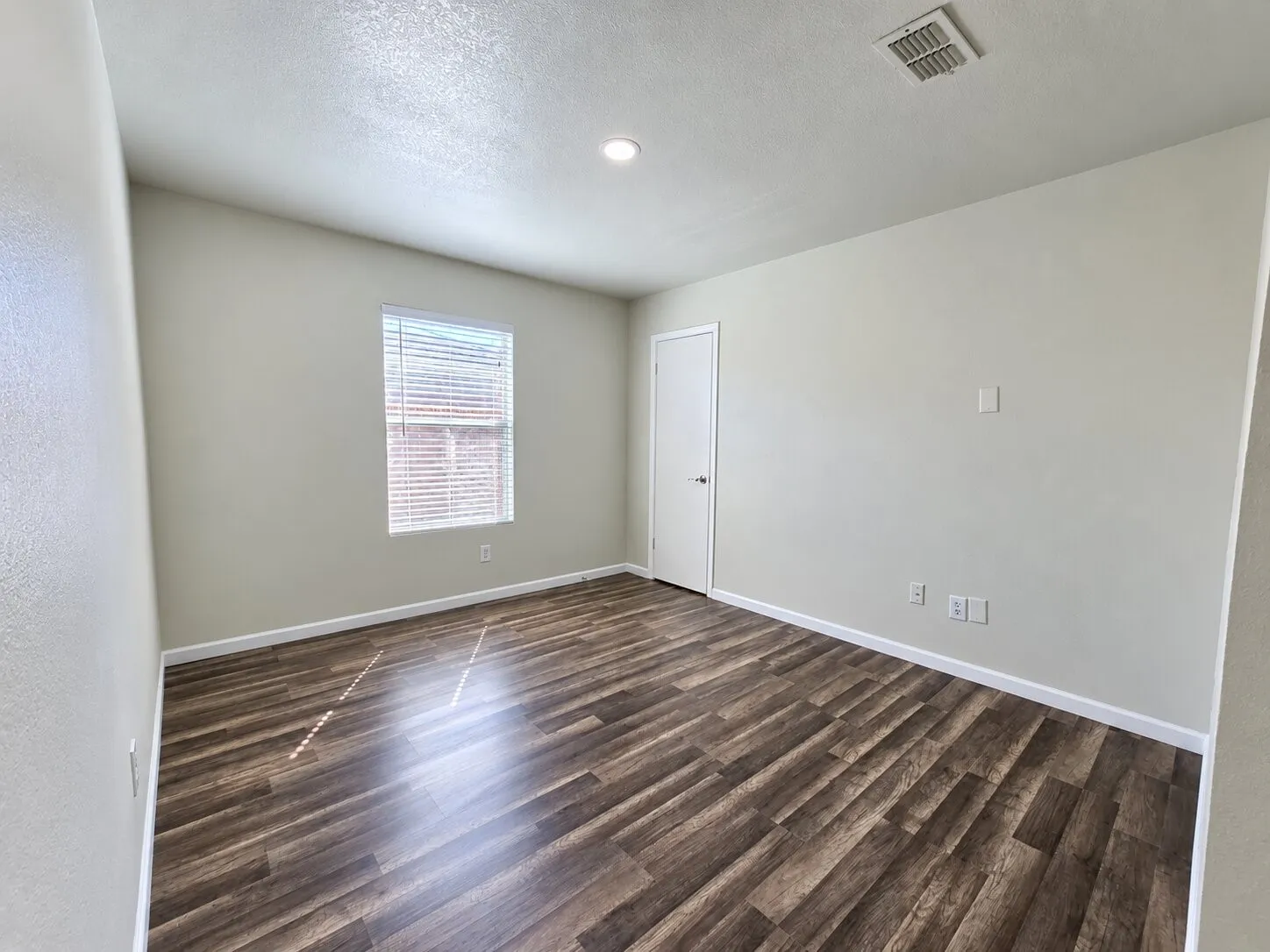 Single Family Residence For Sale in Tarrant County , 800 Castlewick Court, Arlington, Texas 76018, 3 Bedroom, 2 Bathroom, 2 Garage spaces, 1,456 Sqft, built in 1998, mls#21388527, Real Estate Agent in Arlington, Homes For Sale in Tarrant county, Homes For Sale in Arlington, Realtor in Arlington Texas, Real Estate Brokerage Independent Realty Texas, Luminita Cordes Realtor