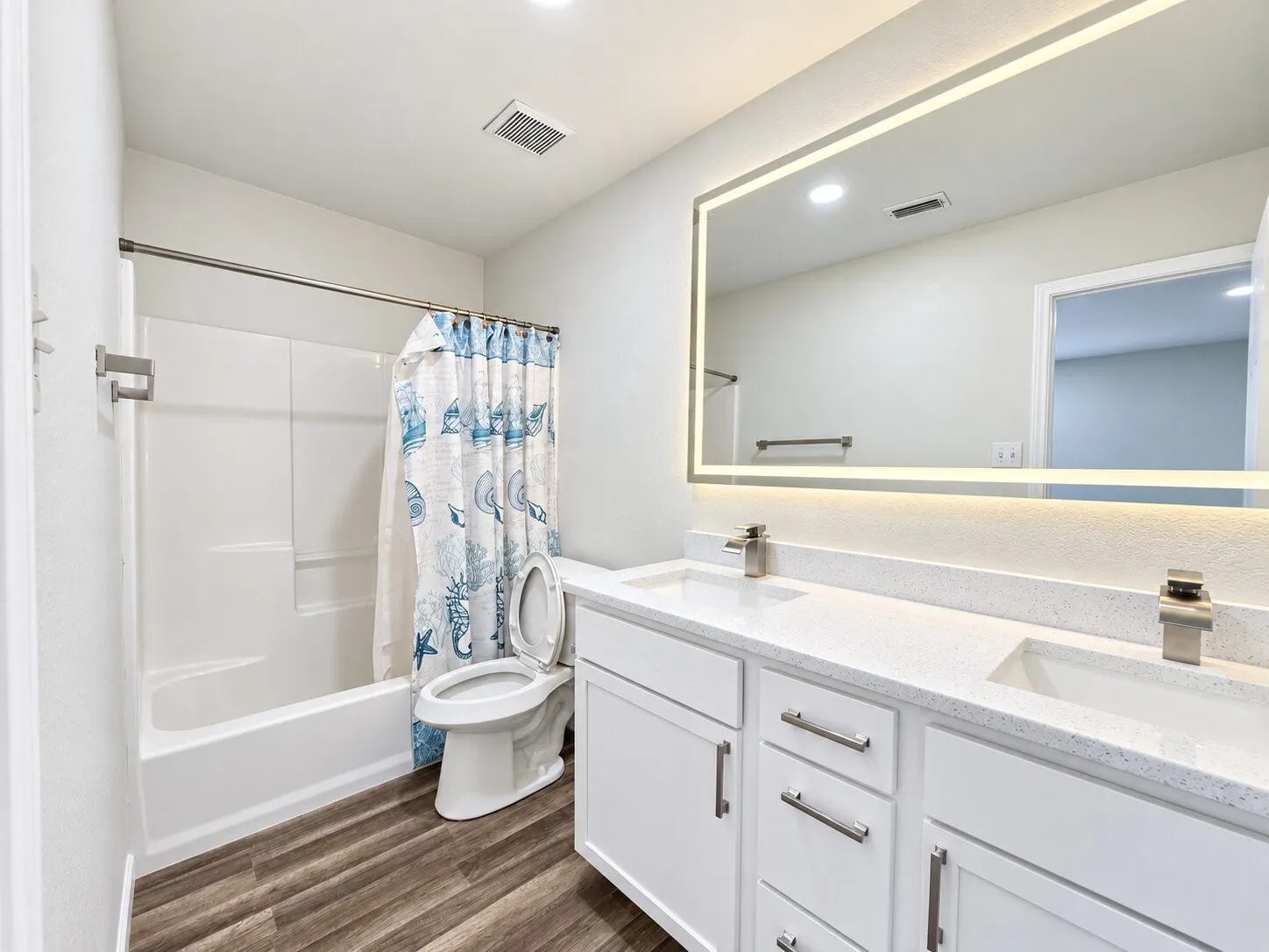 Single Family Residence For Sale in Tarrant County , 800 Castlewick Court, Arlington, Texas 76018, 3 Bedroom, 2 Bathroom, 2 Garage spaces, 1,456 Sqft, built in 1998, mls#21388527, Real Estate Agent in Arlington, Homes For Sale in Tarrant county, Homes For Sale in Arlington, Realtor in Arlington Texas, Real Estate Brokerage Independent Realty Texas, Luminita Cordes Realtor