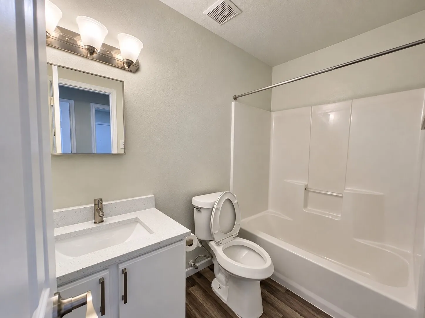 Single Family Residence For Sale in Tarrant County , 800 Castlewick Court, Arlington, Texas 76018, 3 Bedroom, 2 Bathroom, 2 Garage spaces, 1,456 Sqft, built in 1998, mls#21388527, Real Estate Agent in Arlington, Homes For Sale in Tarrant county, Homes For Sale in Arlington, Realtor in Arlington Texas, Real Estate Brokerage Independent Realty Texas, Luminita Cordes Realtor