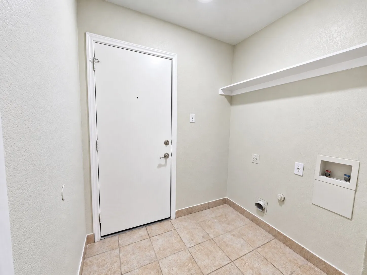 Single Family Residence For Sale in Tarrant County , 800 Castlewick Court, Arlington, Texas 76018, 3 Bedroom, 2 Bathroom, 2 Garage spaces, 1,456 Sqft, built in 1998, mls#21388527, Real Estate Agent in Arlington, Homes For Sale in Tarrant county, Homes For Sale in Arlington, Realtor in Arlington Texas, Real Estate Brokerage Independent Realty Texas, Luminita Cordes Realtor