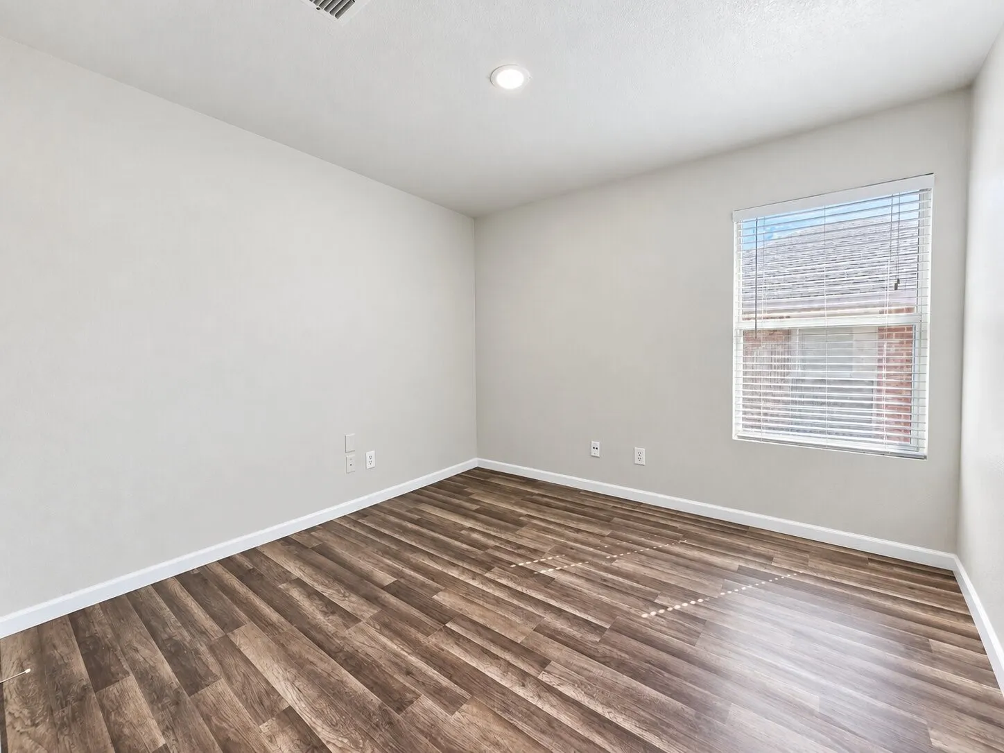 Single Family Residence For Sale in Tarrant County , 800 Castlewick Court, Arlington, Texas 76018, 3 Bedroom, 2 Bathroom, 2 Garage spaces, 1,456 Sqft, built in 1998, mls#21388527, Real Estate Agent in Arlington, Homes For Sale in Tarrant county, Homes For Sale in Arlington, Realtor in Arlington Texas, Real Estate Brokerage Independent Realty Texas, Luminita Cordes Realtor
