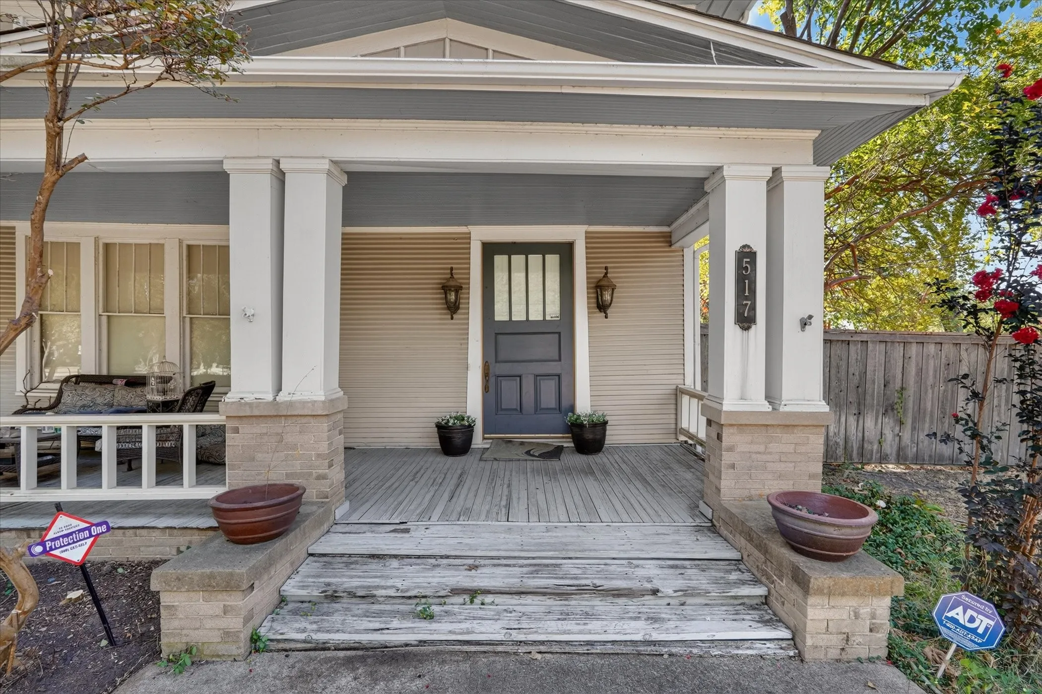 Single Family Residence For Sale in Kaufman County , 517 S Center Street, Forney, Texas 75126, 3 Bedroom, 3 Bathroom, 2 Garage spaces, 2,312 Sqft, built in 1919, mls#21387908, Real Estate Agent in Forney, Homes For Sale in Kaufman county, Homes For Sale in Forney, Realtor in Forney Texas, Real Estate Brokerage Independent Realty Texas, Luminita Cordes Realtor