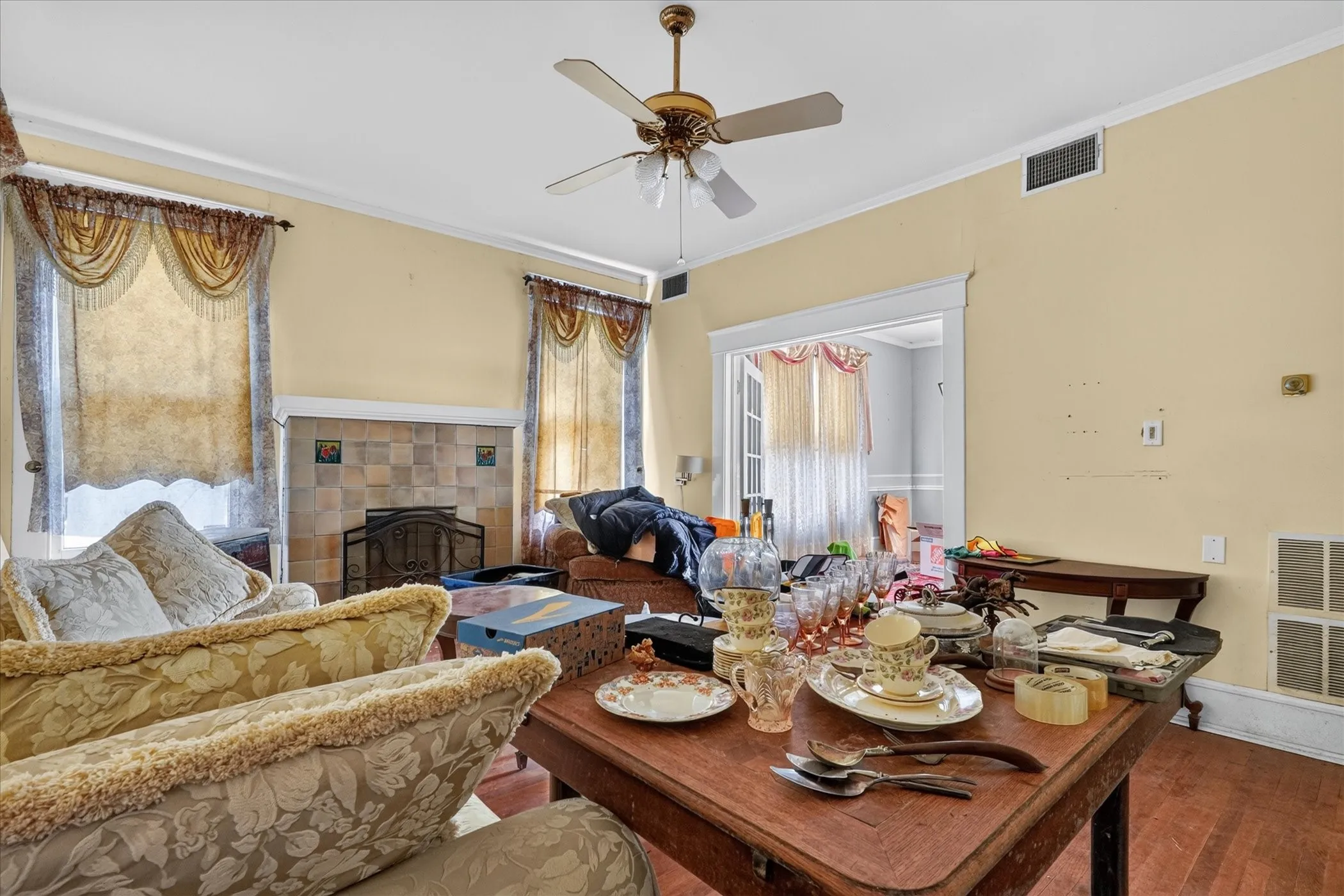 Single Family Residence For Sale in Kaufman County , 517 S Center Street, Forney, Texas 75126, 3 Bedroom, 3 Bathroom, 2 Garage spaces, 2,312 Sqft, built in 1919, mls#21387908, Real Estate Agent in Forney, Homes For Sale in Kaufman county, Homes For Sale in Forney, Realtor in Forney Texas, Real Estate Brokerage Independent Realty Texas, Luminita Cordes Realtor
