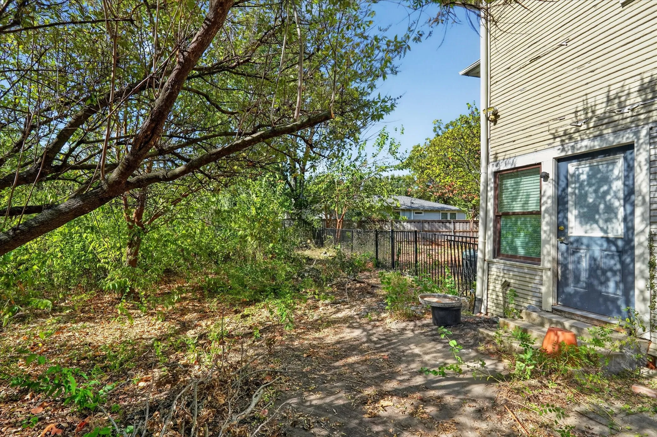 Single Family Residence For Sale in Kaufman County , 517 S Center Street, Forney, Texas 75126, 3 Bedroom, 3 Bathroom, 2 Garage spaces, 2,312 Sqft, built in 1919, mls#21387908, Real Estate Agent in Forney, Homes For Sale in Kaufman county, Homes For Sale in Forney, Realtor in Forney Texas, Real Estate Brokerage Independent Realty Texas, Luminita Cordes Realtor
