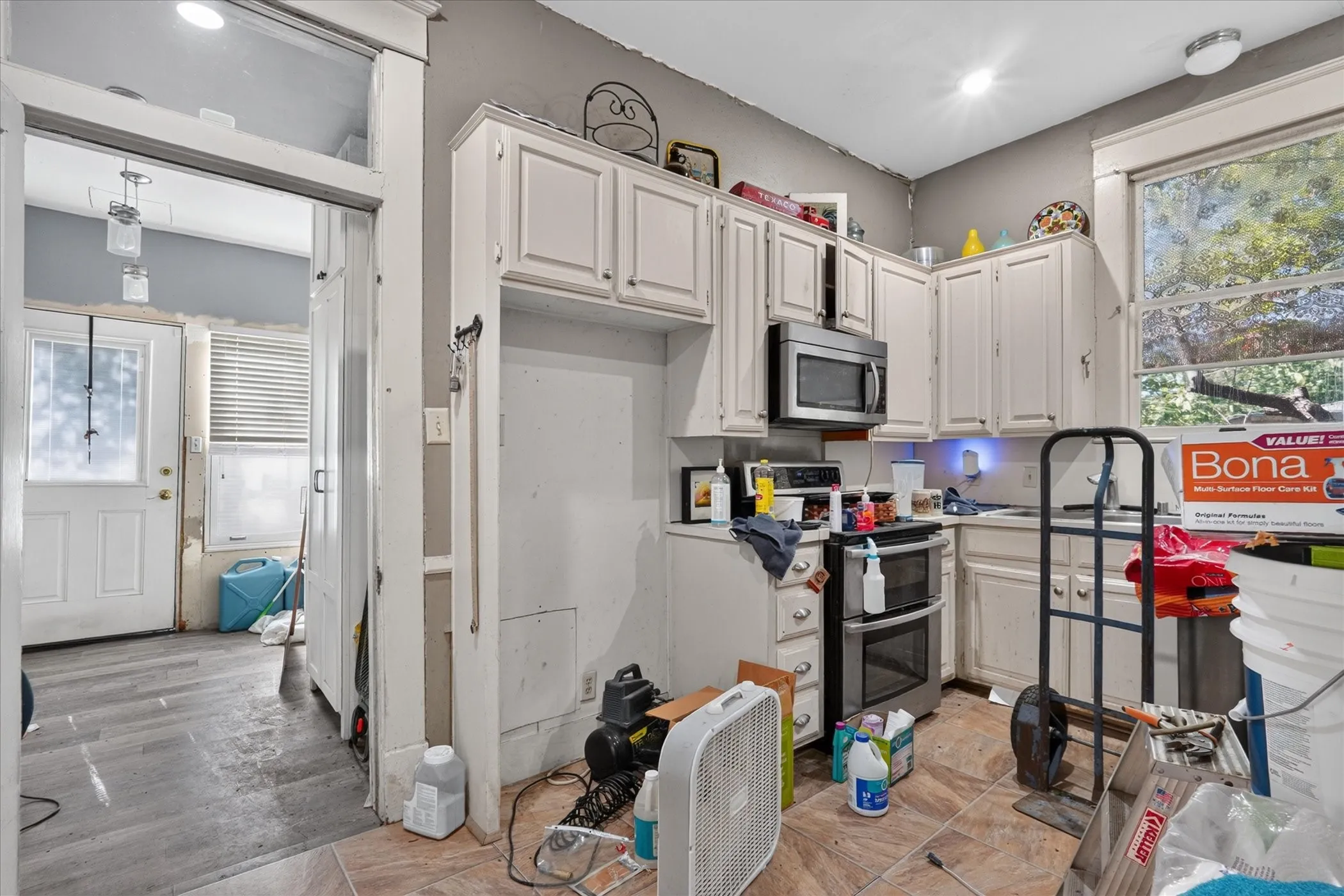 Single Family Residence For Sale in Kaufman County , 517 S Center Street, Forney, Texas 75126, 3 Bedroom, 3 Bathroom, 2 Garage spaces, 2,312 Sqft, built in 1919, mls#21387908, Real Estate Agent in Forney, Homes For Sale in Kaufman county, Homes For Sale in Forney, Realtor in Forney Texas, Real Estate Brokerage Independent Realty Texas, Luminita Cordes Realtor