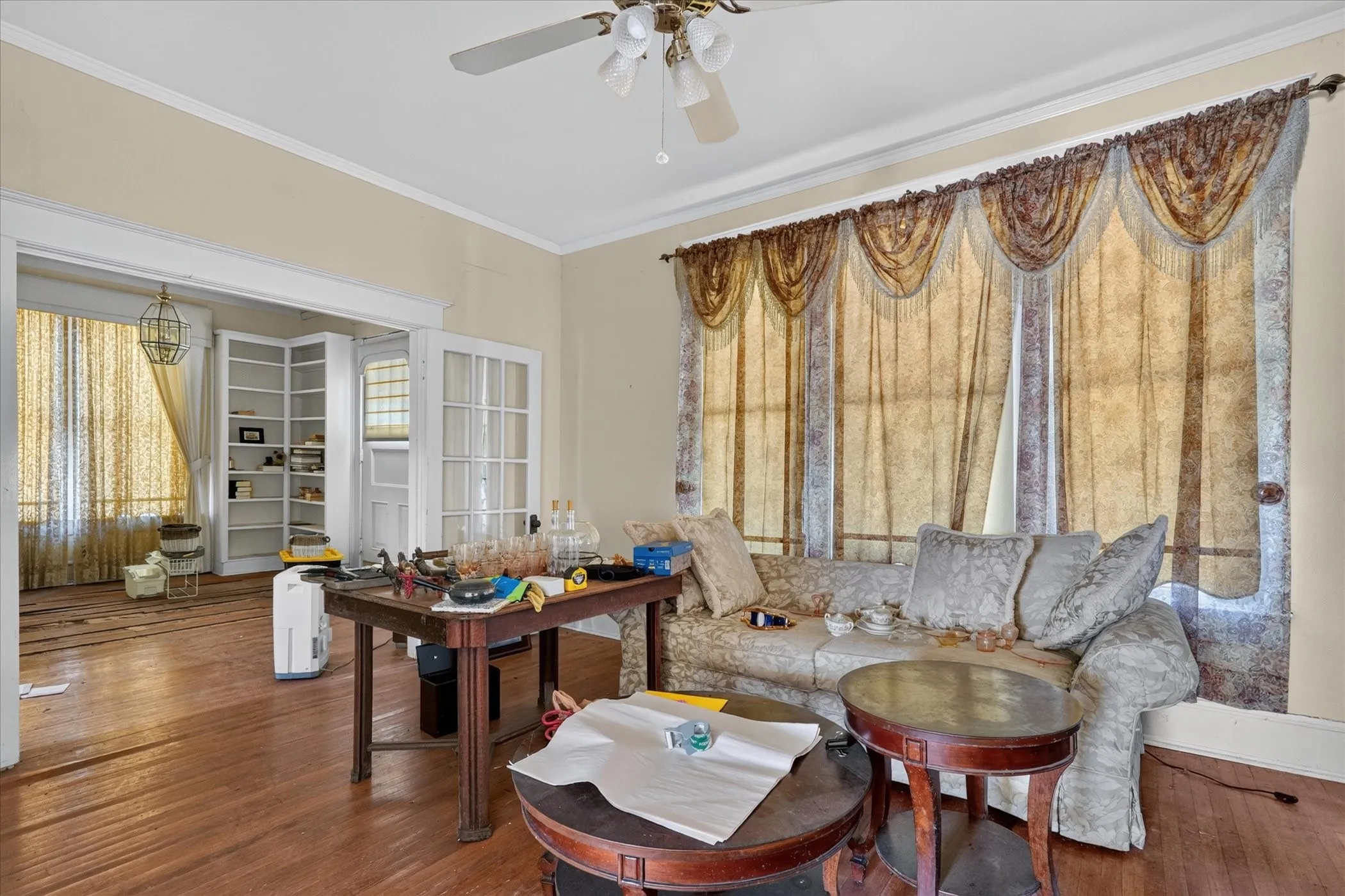 Single Family Residence For Sale in Kaufman County , 517 S Center Street, Forney, Texas 75126, 3 Bedroom, 3 Bathroom, 2 Garage spaces, 2,312 Sqft, built in 1919, mls#21387908, Real Estate Agent in Forney, Homes For Sale in Kaufman county, Homes For Sale in Forney, Realtor in Forney Texas, Real Estate Brokerage Independent Realty Texas, Luminita Cordes Realtor