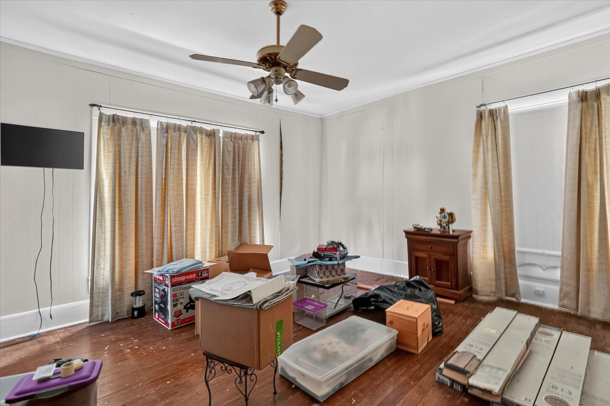 Single Family Residence For Sale in Kaufman County , 517 S Center Street, Forney, Texas 75126, 3 Bedroom, 3 Bathroom, 2 Garage spaces, 2,312 Sqft, built in 1919, mls#21387908, Real Estate Agent in Forney, Homes For Sale in Kaufman county, Homes For Sale in Forney, Realtor in Forney Texas, Real Estate Brokerage Independent Realty Texas, Luminita Cordes Realtor