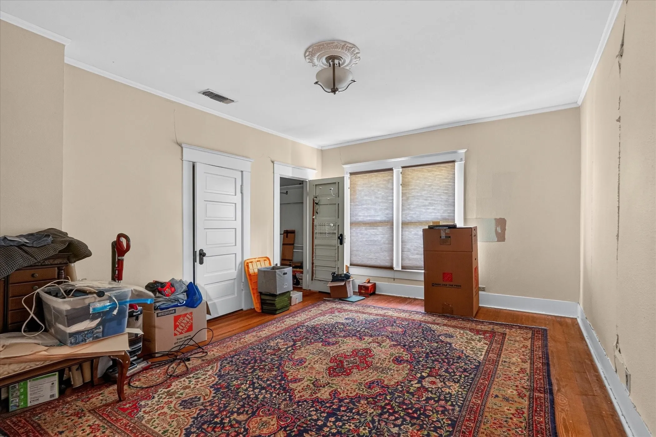 Single Family Residence For Sale in Kaufman County , 517 S Center Street, Forney, Texas 75126, 3 Bedroom, 3 Bathroom, 2 Garage spaces, 2,312 Sqft, built in 1919, mls#21387908, Real Estate Agent in Forney, Homes For Sale in Kaufman county, Homes For Sale in Forney, Realtor in Forney Texas, Real Estate Brokerage Independent Realty Texas, Luminita Cordes Realtor