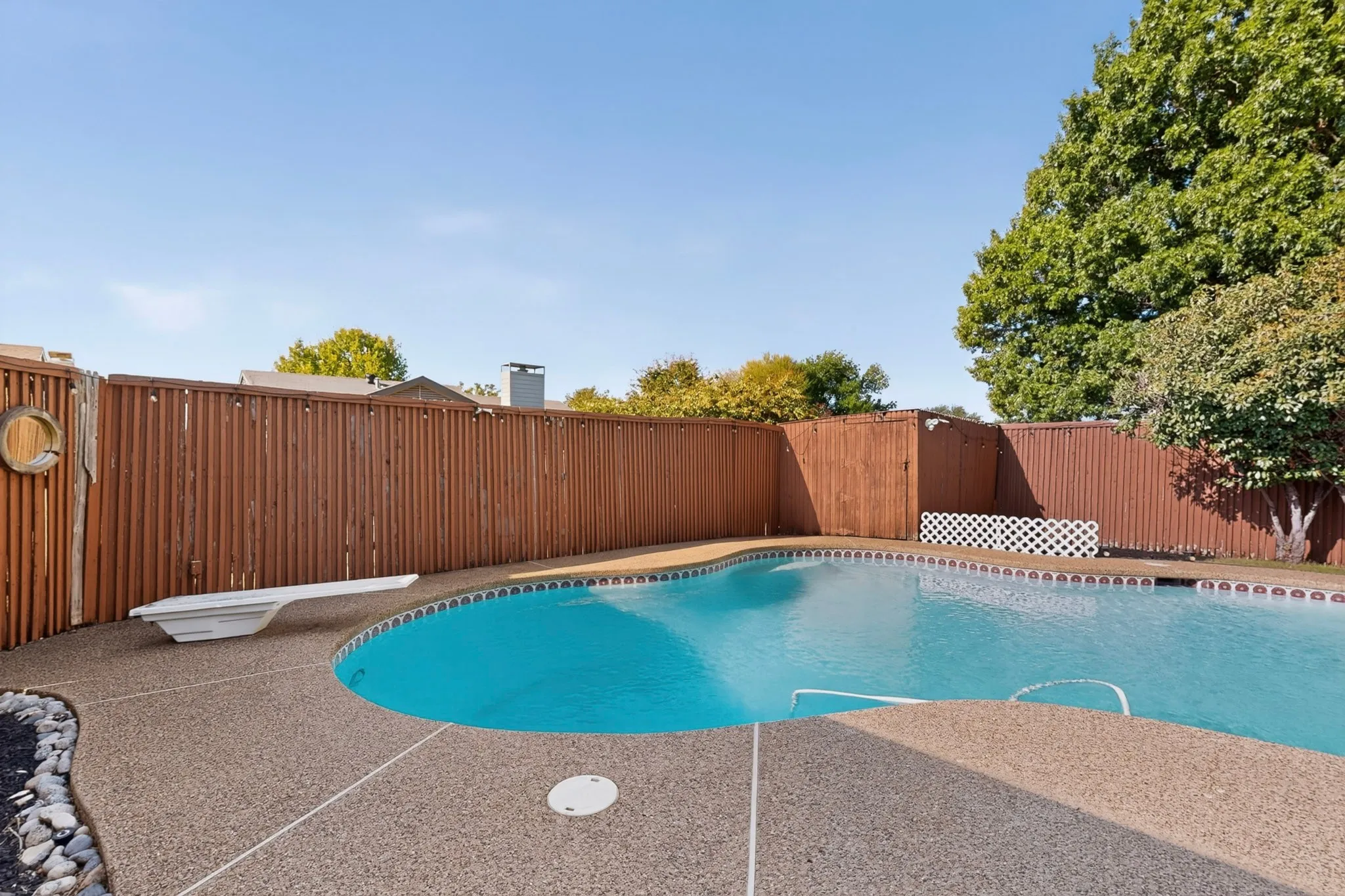 Single Family Residence For Sale in Denton County , 19044 Bilbrook Lane, Dallas, Texas 75287, 4 Bedroom, 2 Bathroom, Garage spaces, 1,653 Sqft, built in 1983, mls#21387108, Real Estate Agent in Dallas, Homes For Sale in Denton county, Homes For Sale in Dallas, Realtor in Dallas Texas, Real Estate Brokerage Independent Realty Texas, Luminita Cordes Realtor