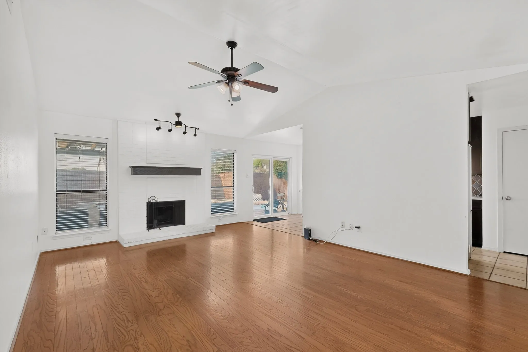 Single Family Residence For Sale in Denton County , 19044 Bilbrook Lane, Dallas, Texas 75287, 4 Bedroom, 2 Bathroom, Garage spaces, 1,653 Sqft, built in 1983, mls#21387108, Real Estate Agent in Dallas, Homes For Sale in Denton county, Homes For Sale in Dallas, Realtor in Dallas Texas, Real Estate Brokerage Independent Realty Texas, Luminita Cordes Realtor