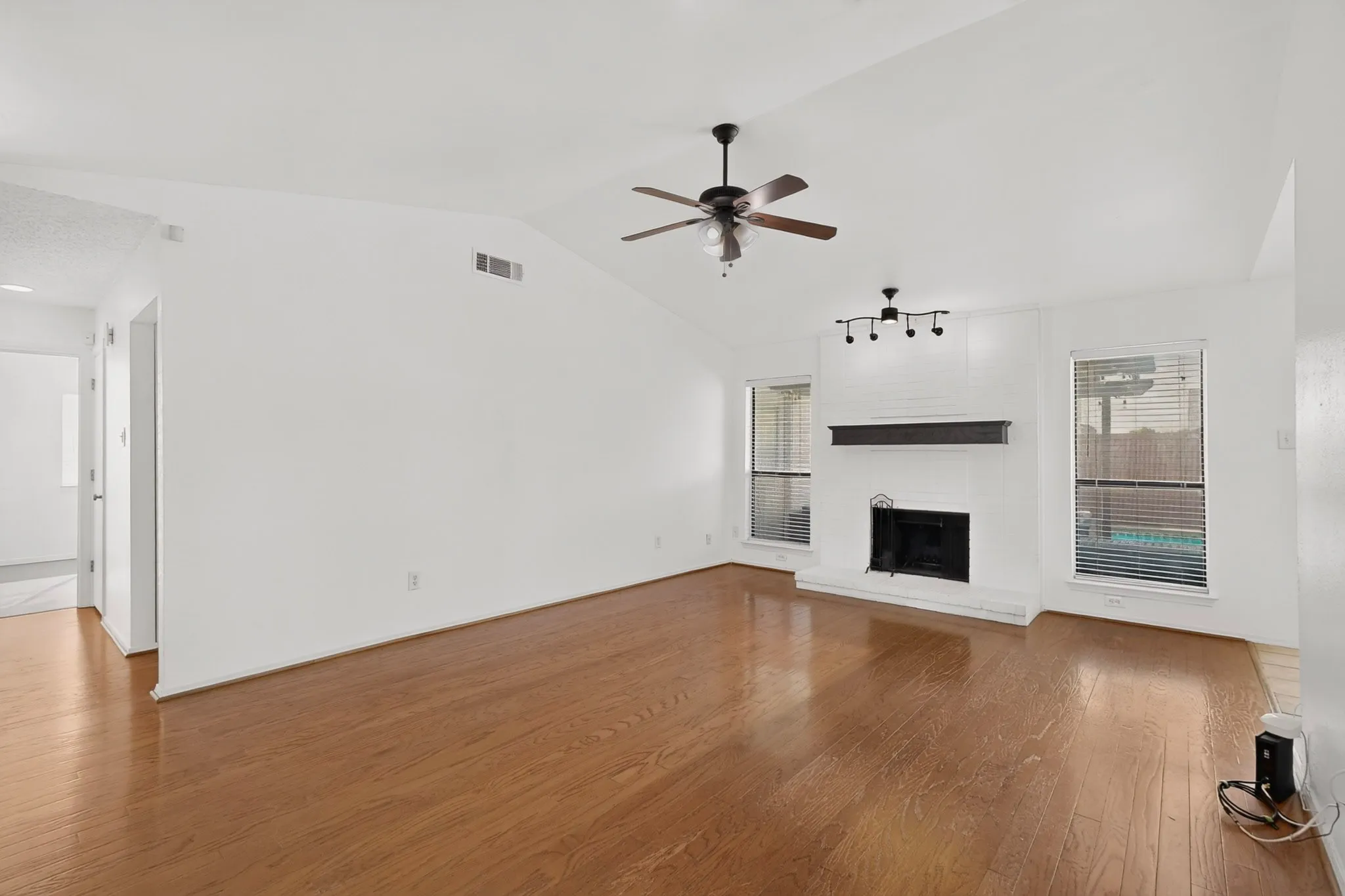 Single Family Residence For Sale in Denton County , 19044 Bilbrook Lane, Dallas, Texas 75287, 4 Bedroom, 2 Bathroom, Garage spaces, 1,653 Sqft, built in 1983, mls#21387108, Real Estate Agent in Dallas, Homes For Sale in Denton county, Homes For Sale in Dallas, Realtor in Dallas Texas, Real Estate Brokerage Independent Realty Texas, Luminita Cordes Realtor