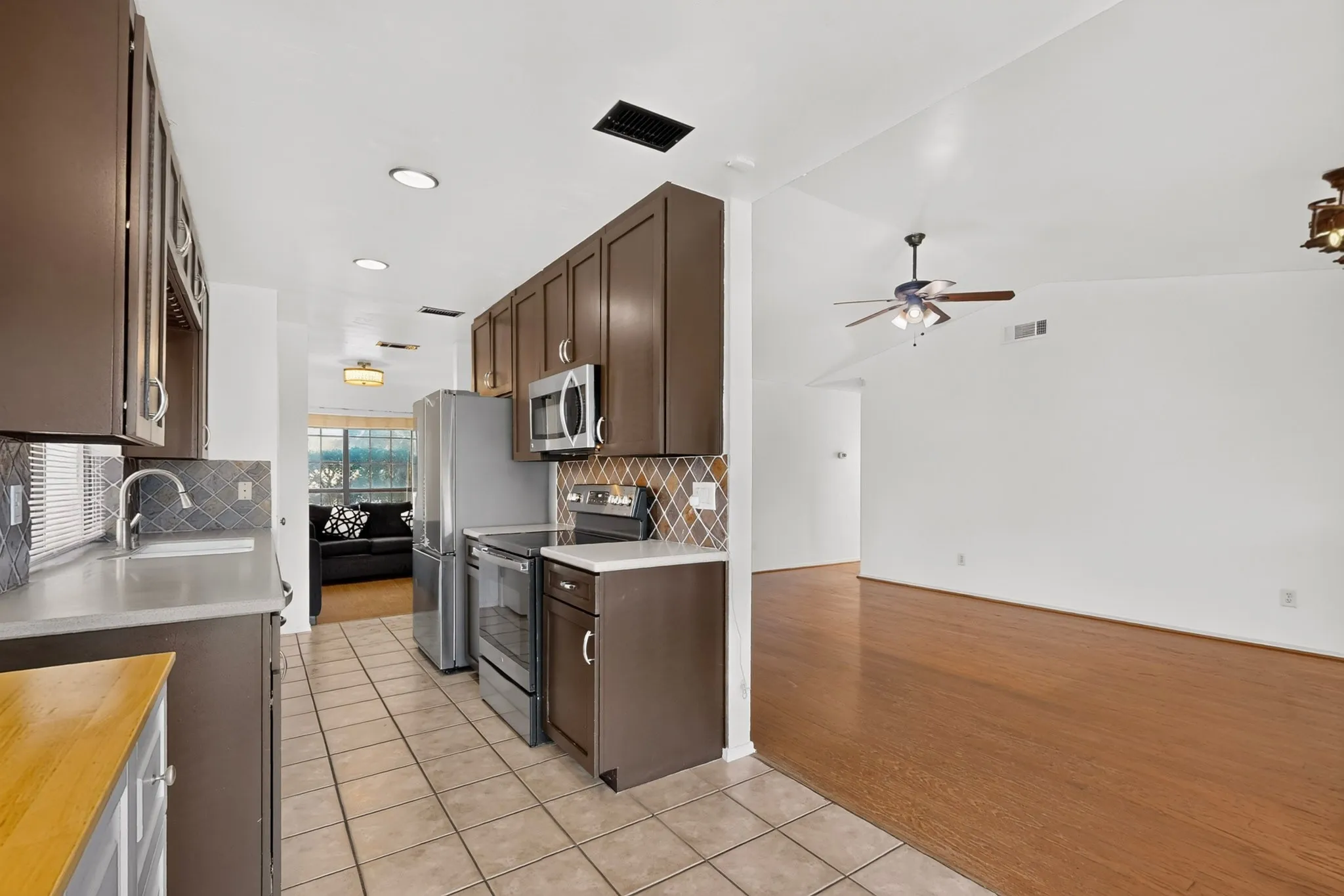Single Family Residence For Sale in Denton County , 19044 Bilbrook Lane, Dallas, Texas 75287, 4 Bedroom, 2 Bathroom, Garage spaces, 1,653 Sqft, built in 1983, mls#21387108, Real Estate Agent in Dallas, Homes For Sale in Denton county, Homes For Sale in Dallas, Realtor in Dallas Texas, Real Estate Brokerage Independent Realty Texas, Luminita Cordes Realtor