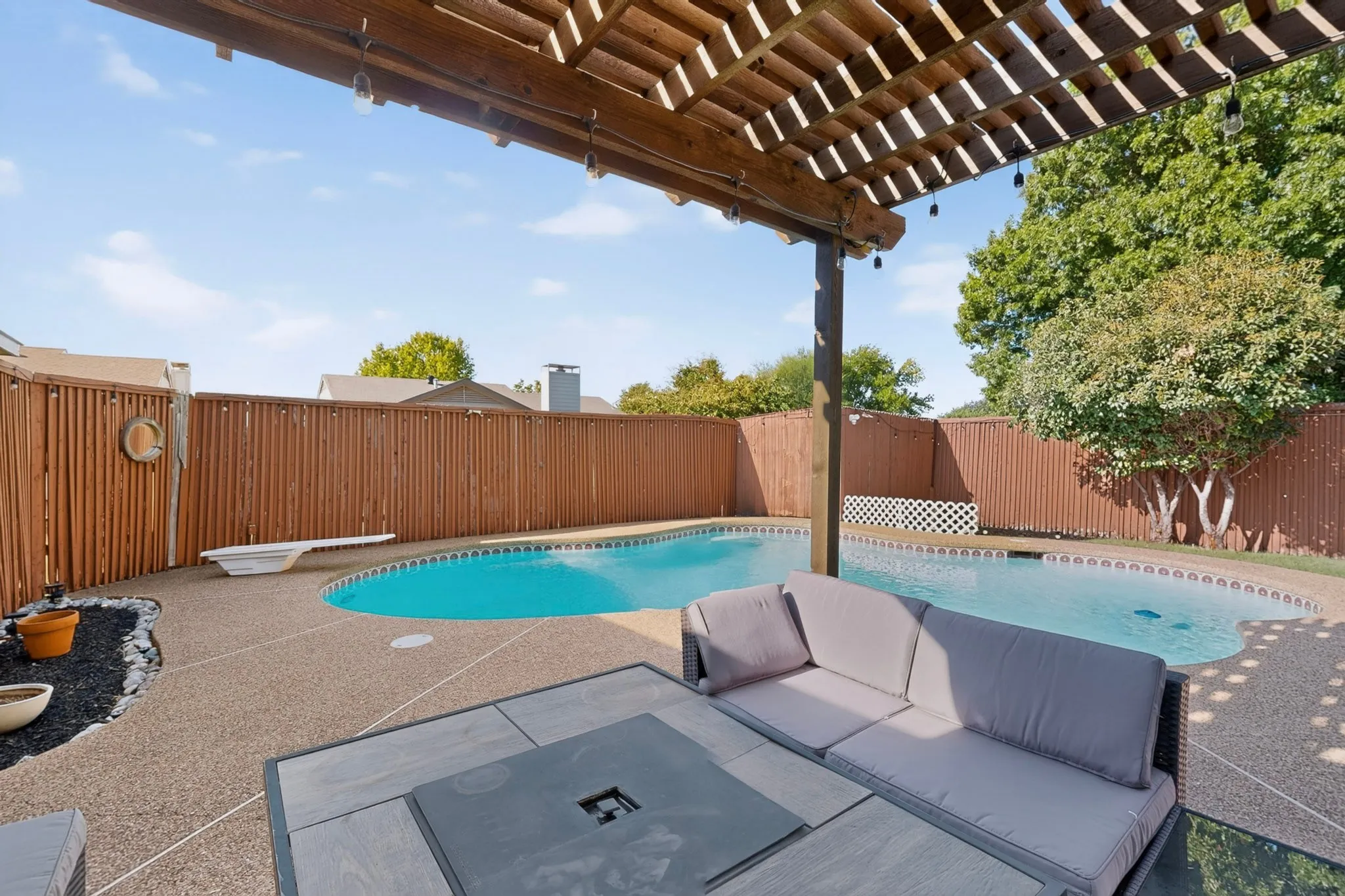 Single Family Residence For Sale in Denton County , 19044 Bilbrook Lane, Dallas, Texas 75287, 4 Bedroom, 2 Bathroom, Garage spaces, 1,653 Sqft, built in 1983, mls#21387108, Real Estate Agent in Dallas, Homes For Sale in Denton county, Homes For Sale in Dallas, Realtor in Dallas Texas, Real Estate Brokerage Independent Realty Texas, Luminita Cordes Realtor