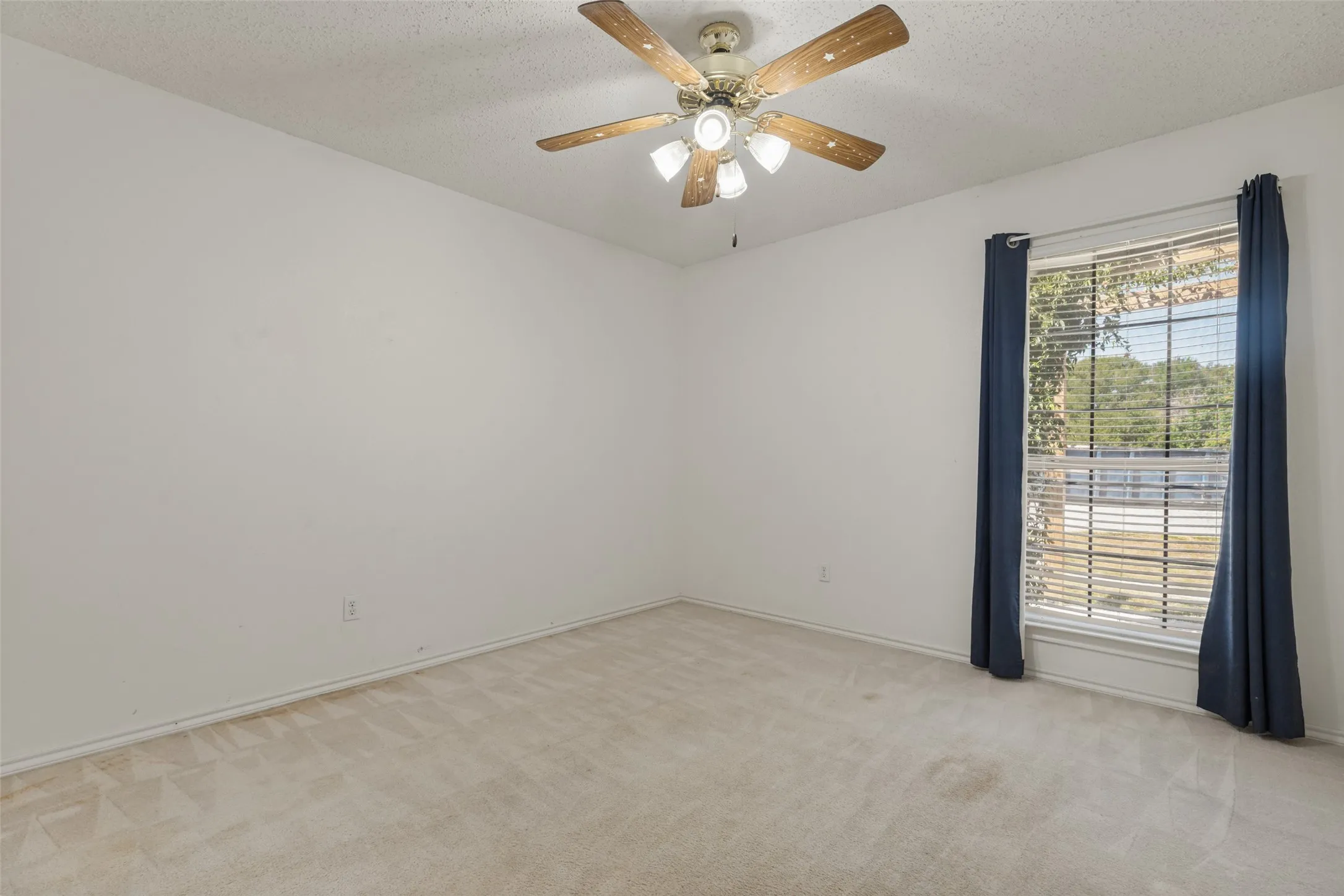 Single Family Residence For Sale in Collin County , 6934 Cottage Hill Lane, Celina, Texas 75009, 4 Bedroom, 2 Bathroom, 2 Garage spaces, 2,240 Sqft, built in 1994, mls#21387623, Real Estate Agent in Celina, Homes For Sale in Collin county, Homes For Sale in Celina, Realtor in Celina Texas, Real Estate Brokerage Independent Realty Texas, Luminita Cordes Realtor