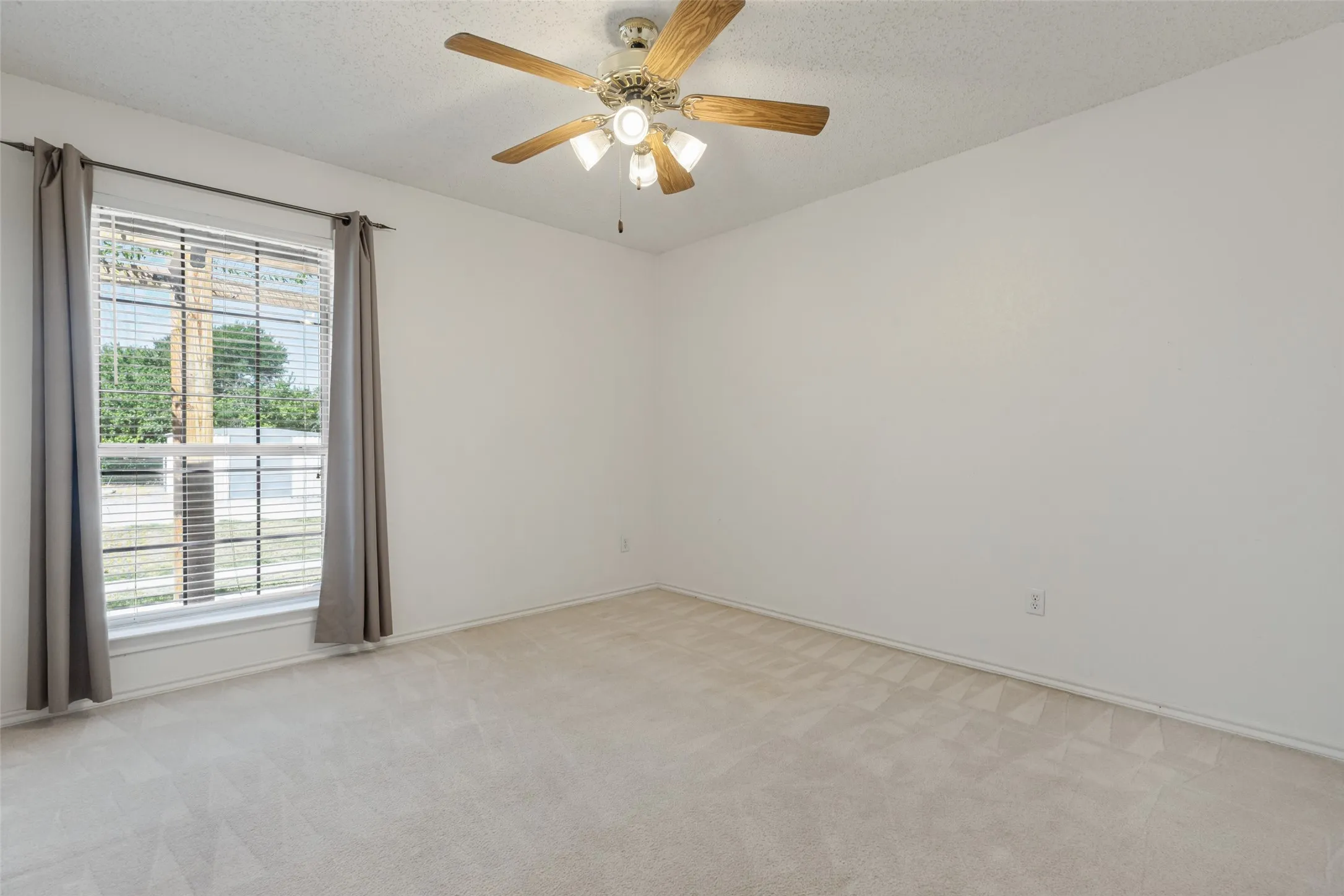 Single Family Residence For Sale in Collin County , 6934 Cottage Hill Lane, Celina, Texas 75009, 4 Bedroom, 2 Bathroom, 2 Garage spaces, 2,240 Sqft, built in 1994, mls#21387623, Real Estate Agent in Celina, Homes For Sale in Collin county, Homes For Sale in Celina, Realtor in Celina Texas, Real Estate Brokerage Independent Realty Texas, Luminita Cordes Realtor